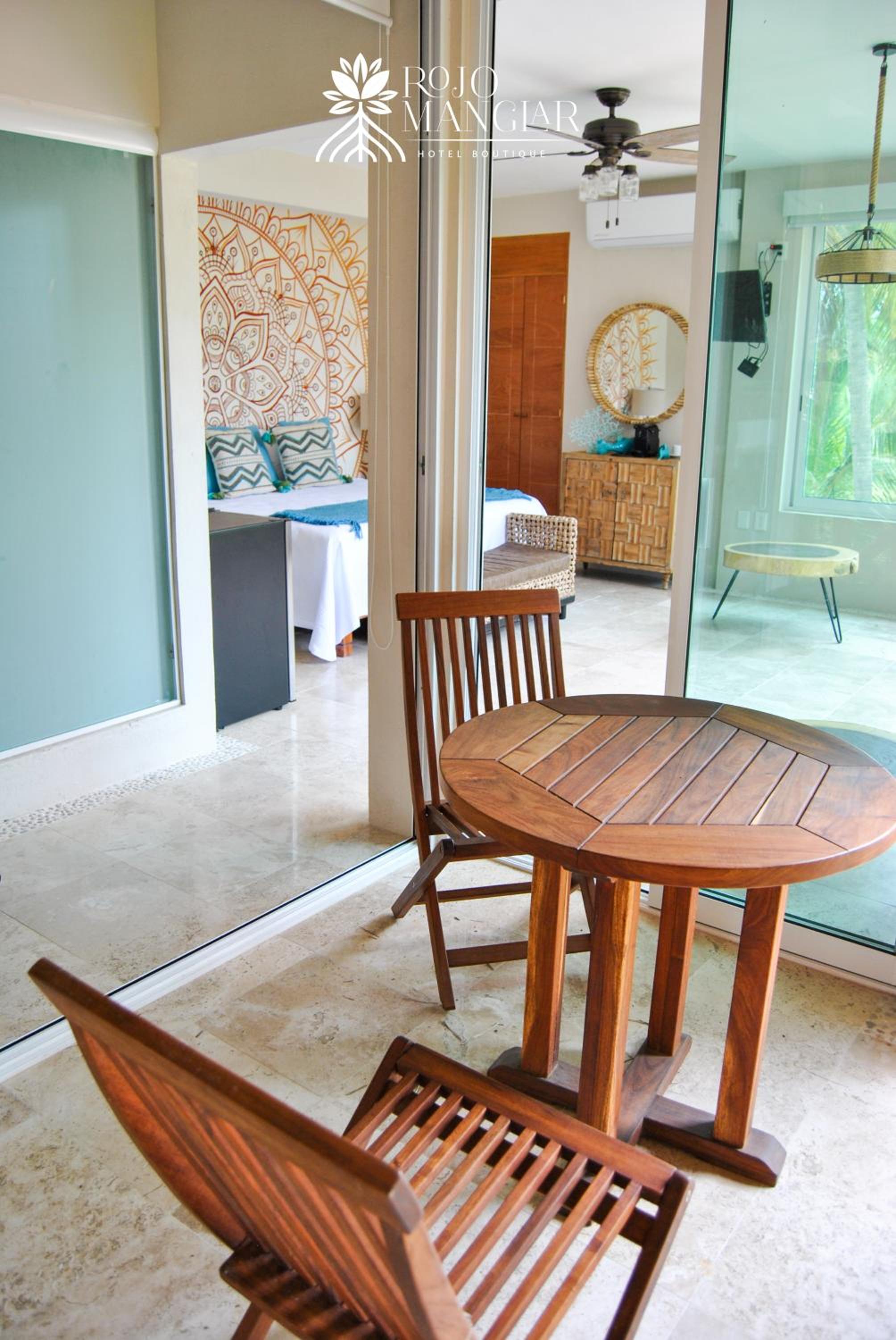 Queen Suite with Pool View - Photo 9