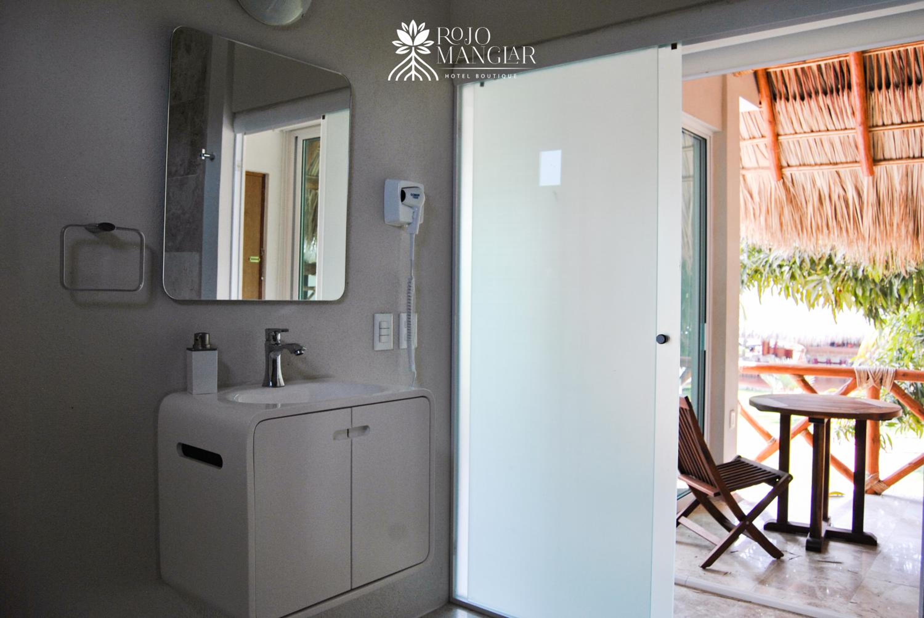 Queen Suite with Pool View - Photo 8