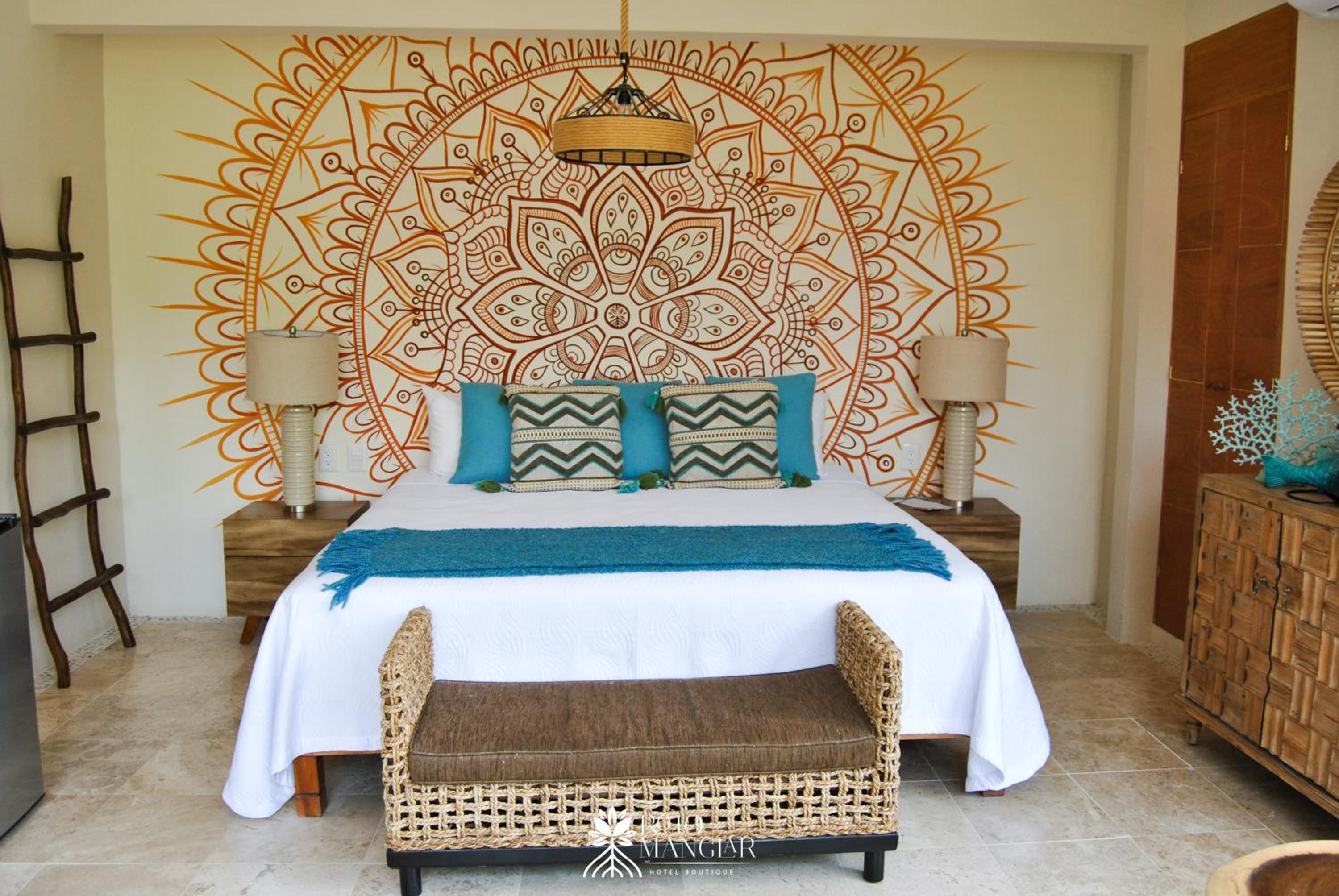 Queen Suite with Pool View - Photo 2