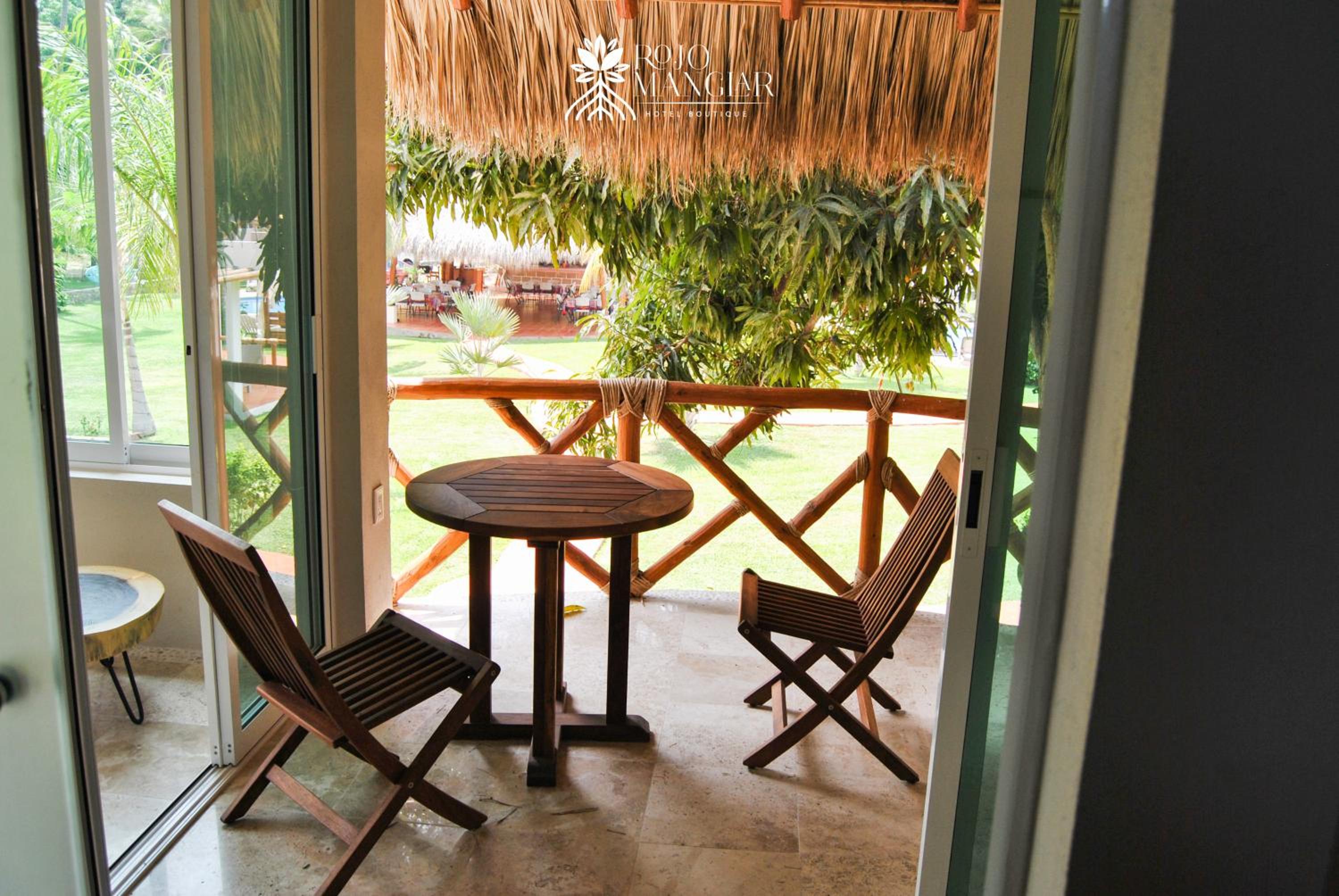 Queen Suite with Pool View - Photo 7