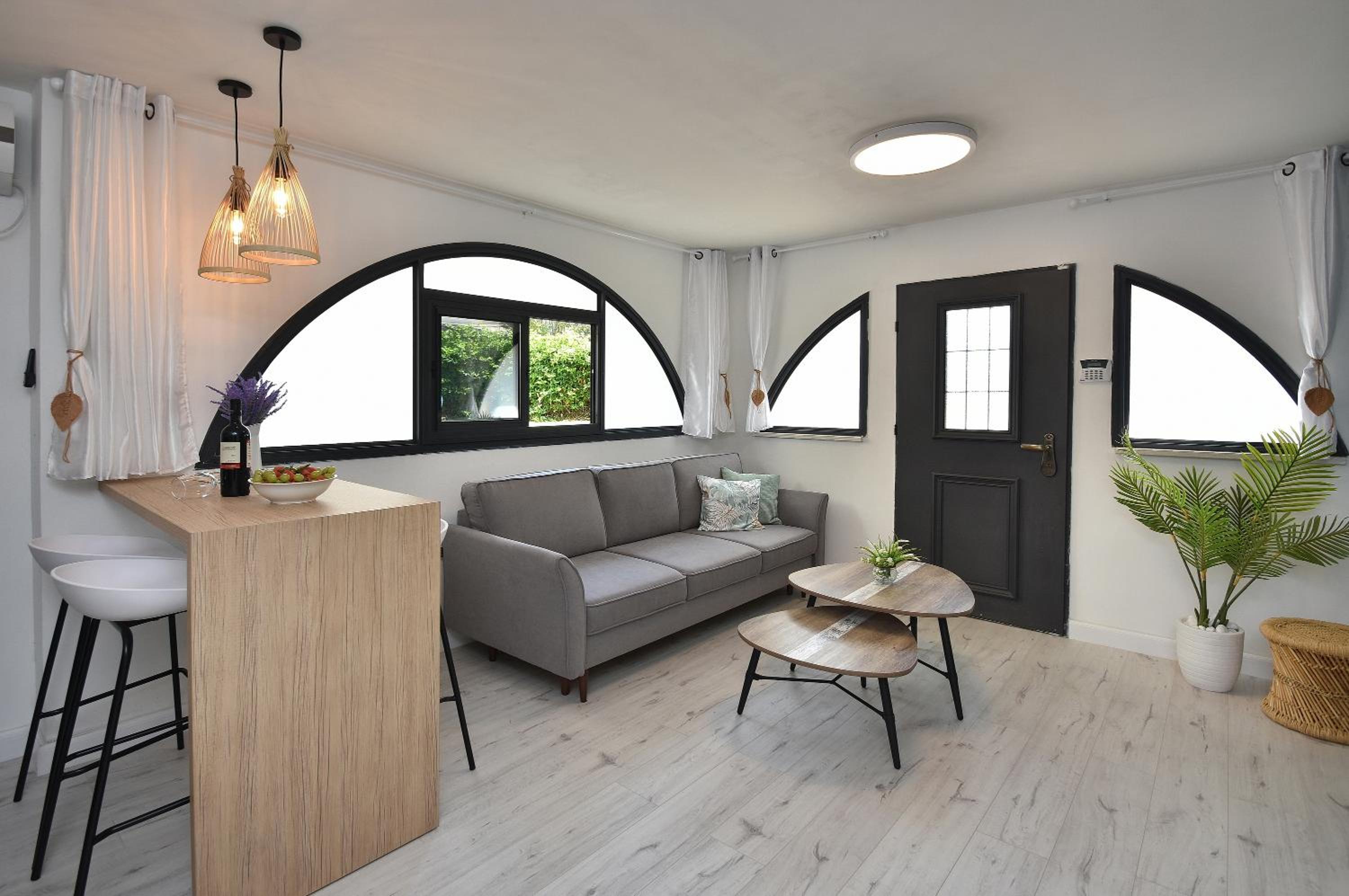 One-Bedroom Apartment - Photo 7
