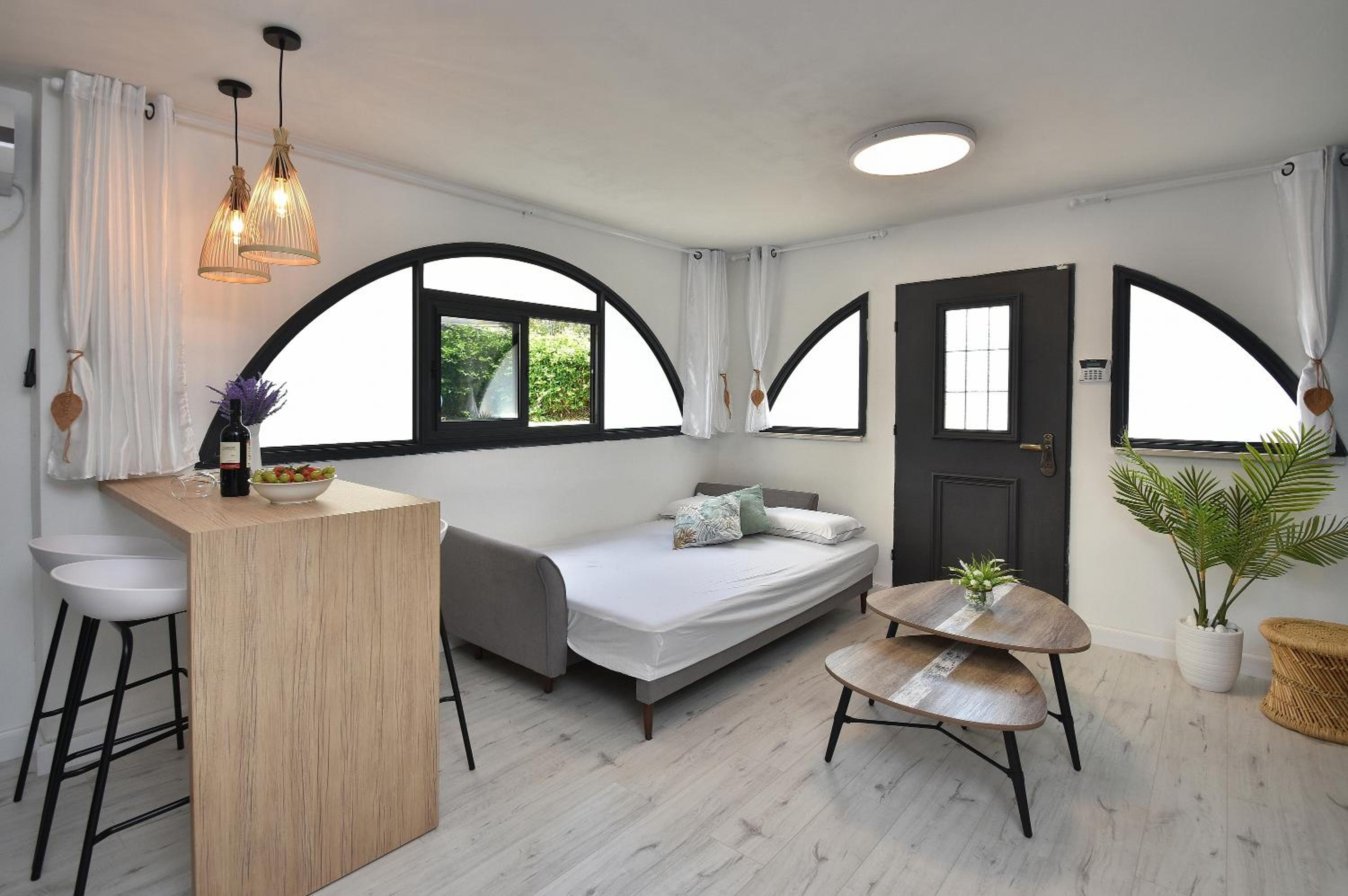 One-Bedroom Apartment - Photo 5