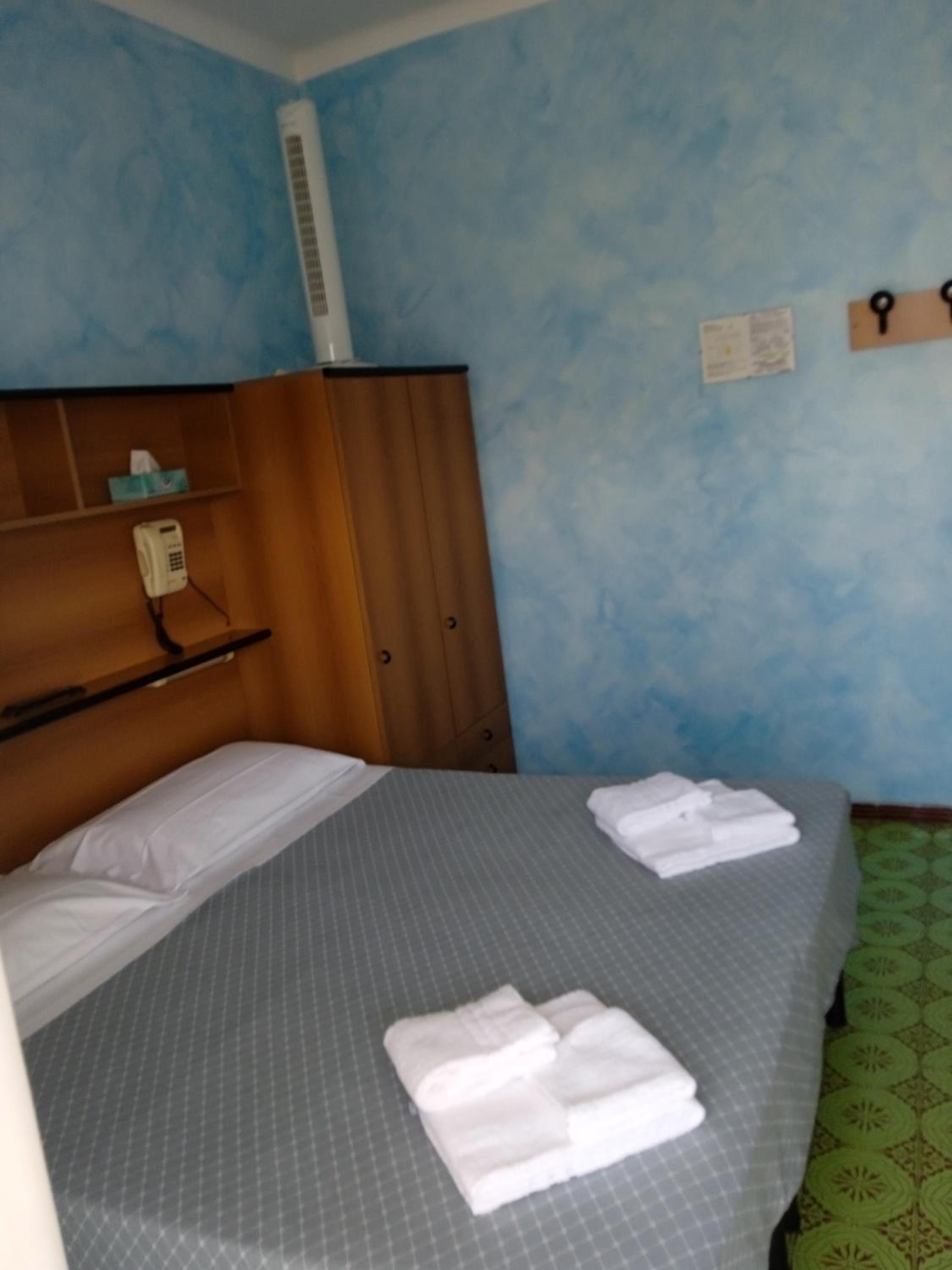 Quadruple Room with Balcony - Photo 3