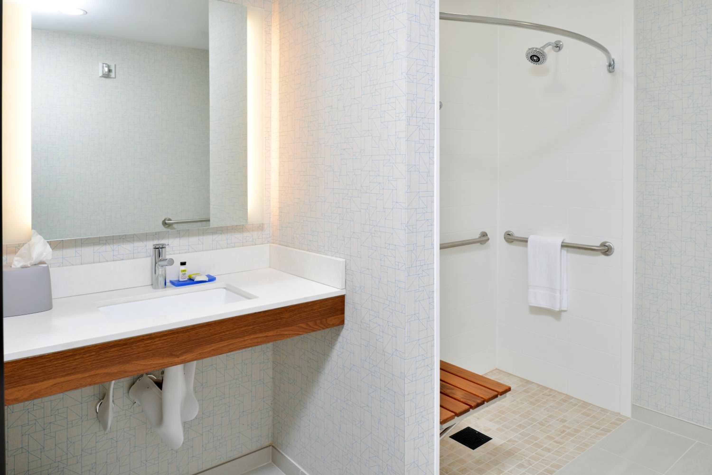 Standard King Room with Mobility Accessible Roll-In Shower - Photo 6