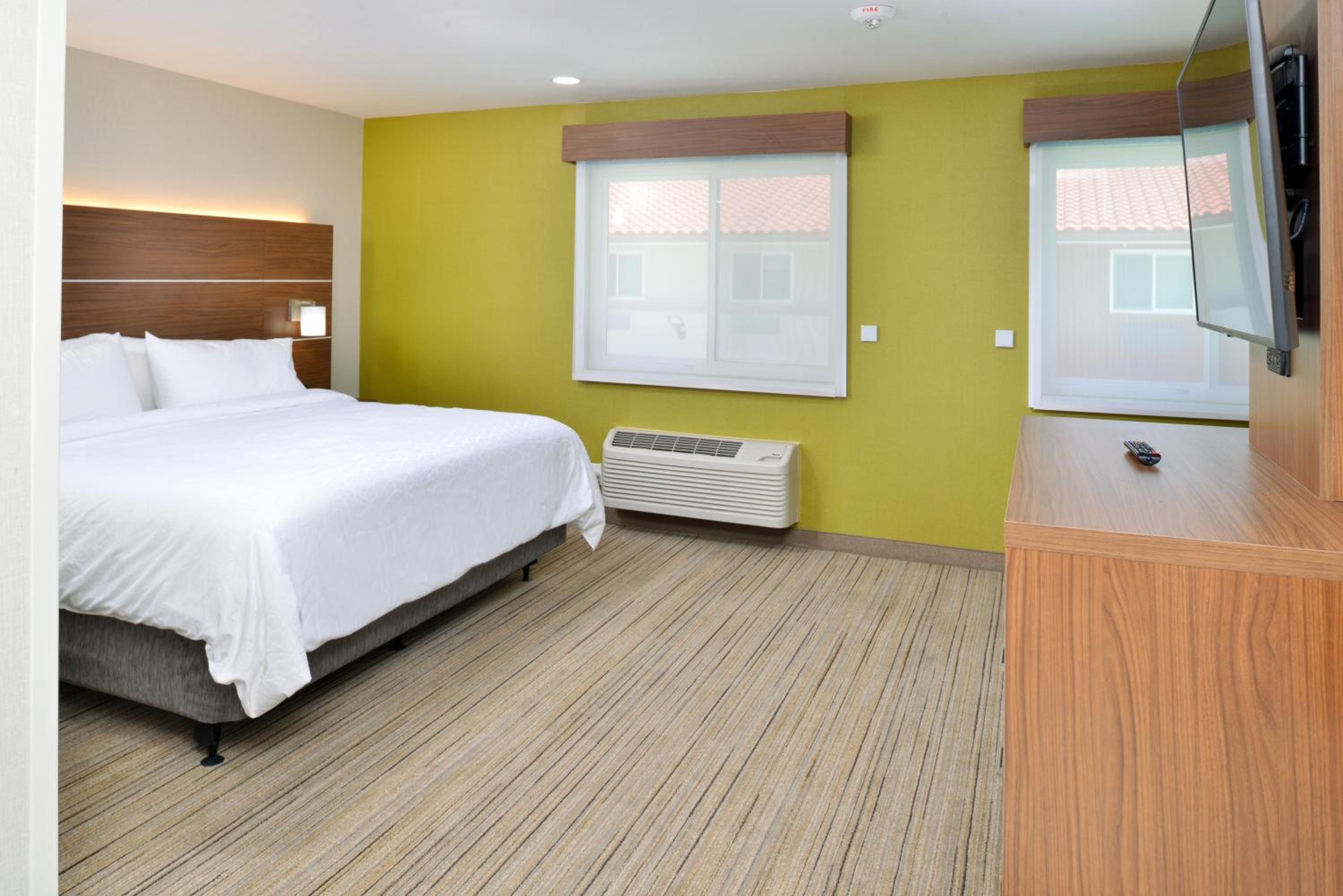 Standard King Room with Mobility Accessible Roll-In Shower - Photo 3