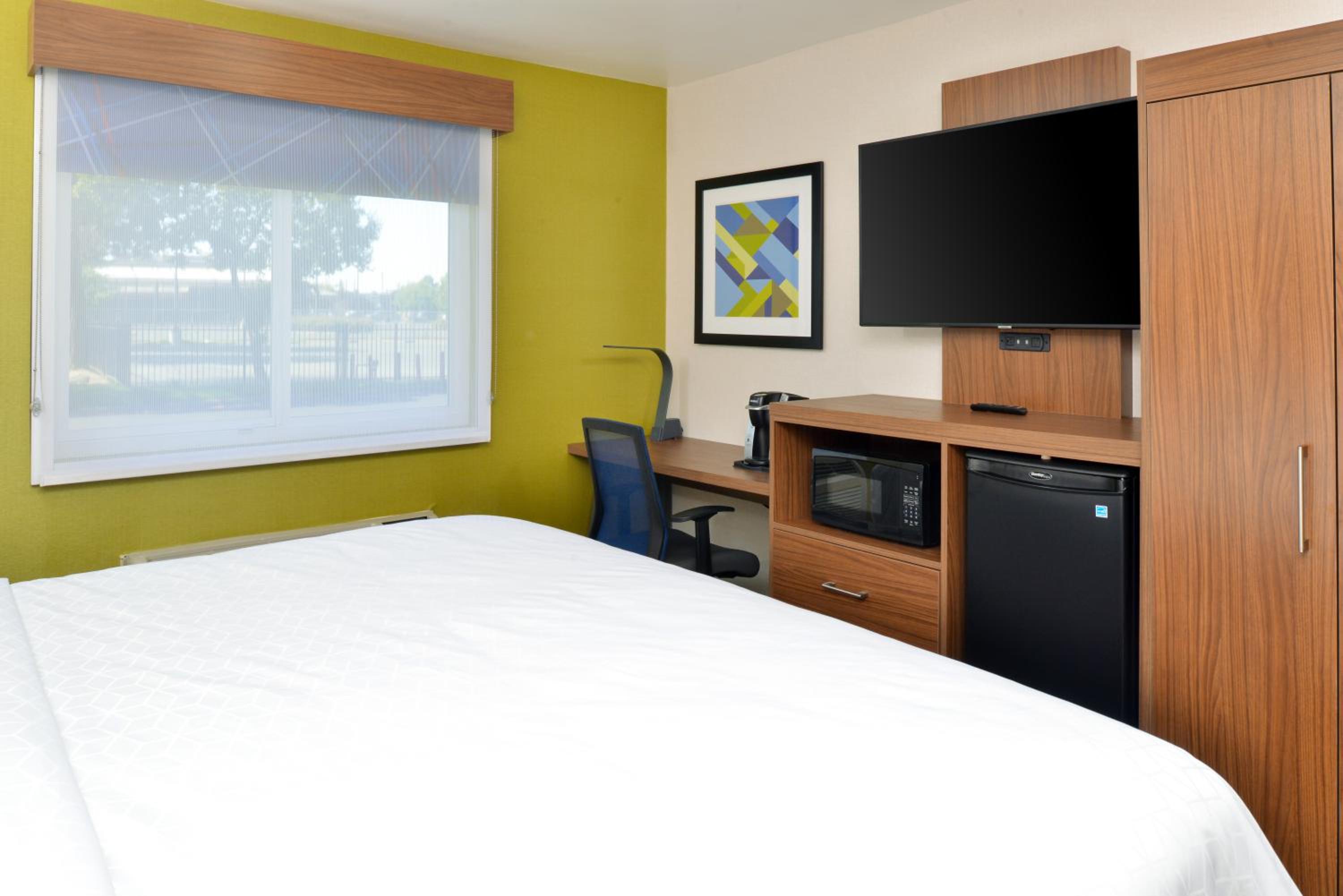 Standard King Room - Photo 6