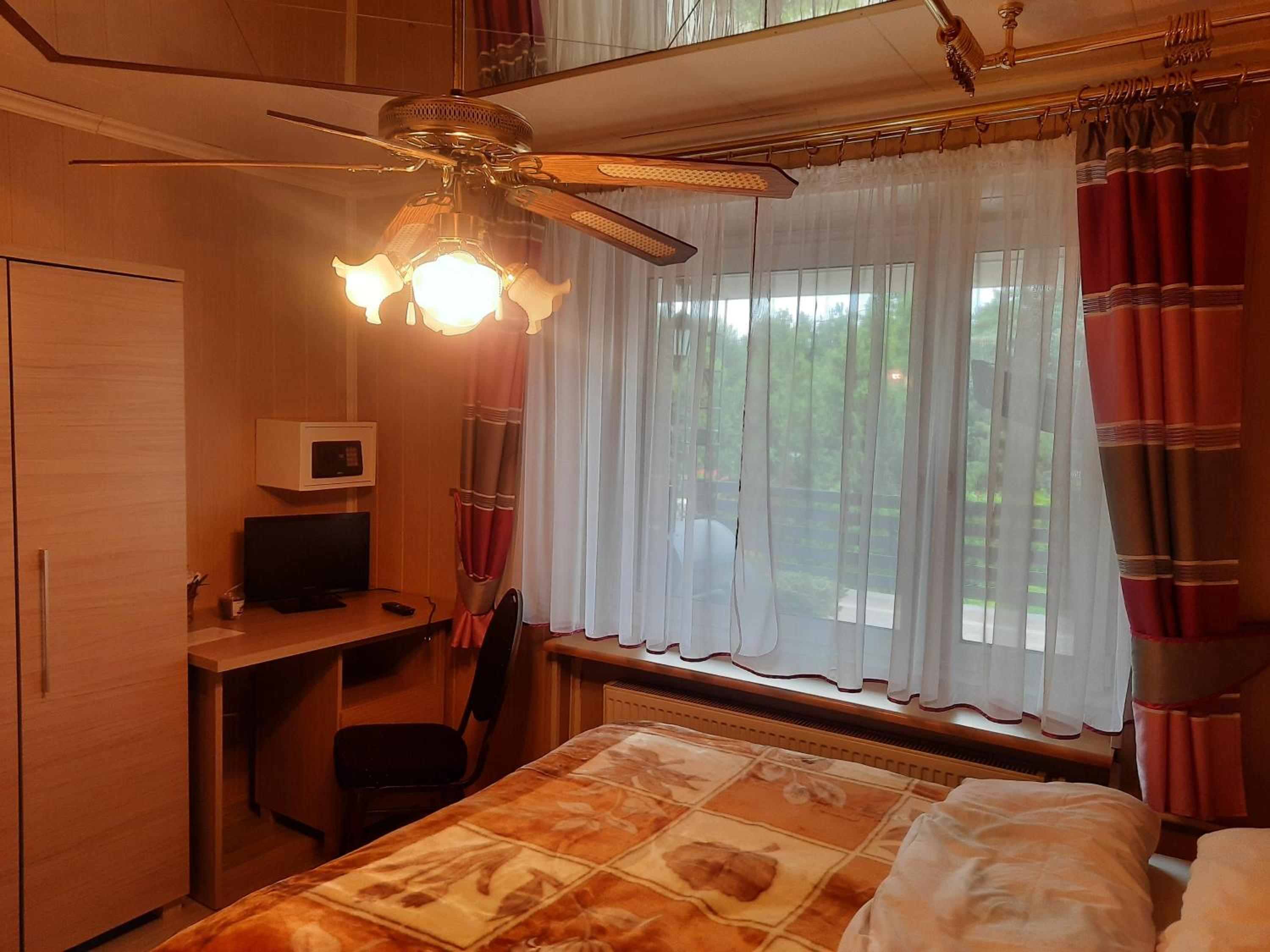 Small Double Room - Photo 2