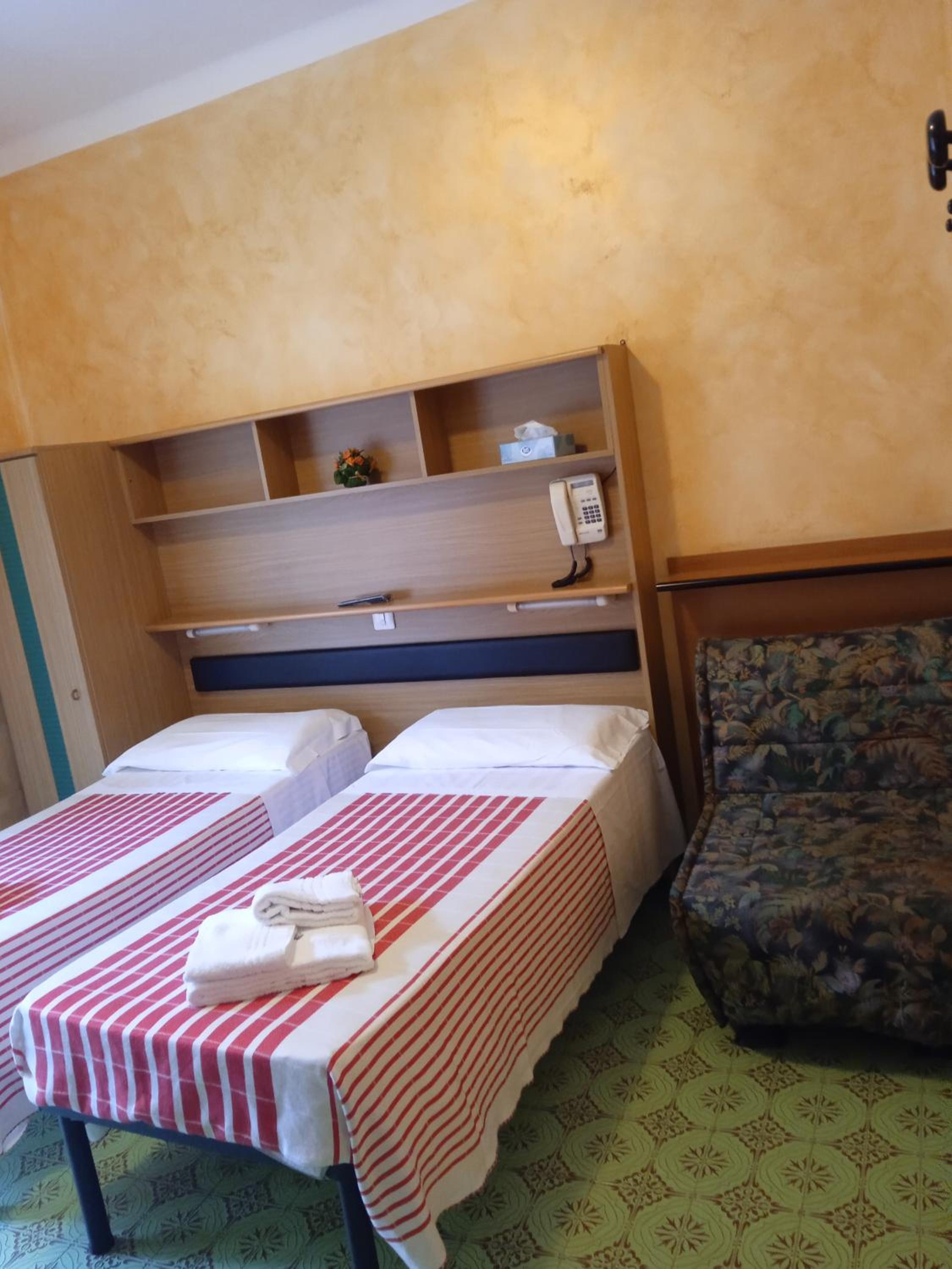 Deluxe Double or Twin Room with Balcony - Photo 6