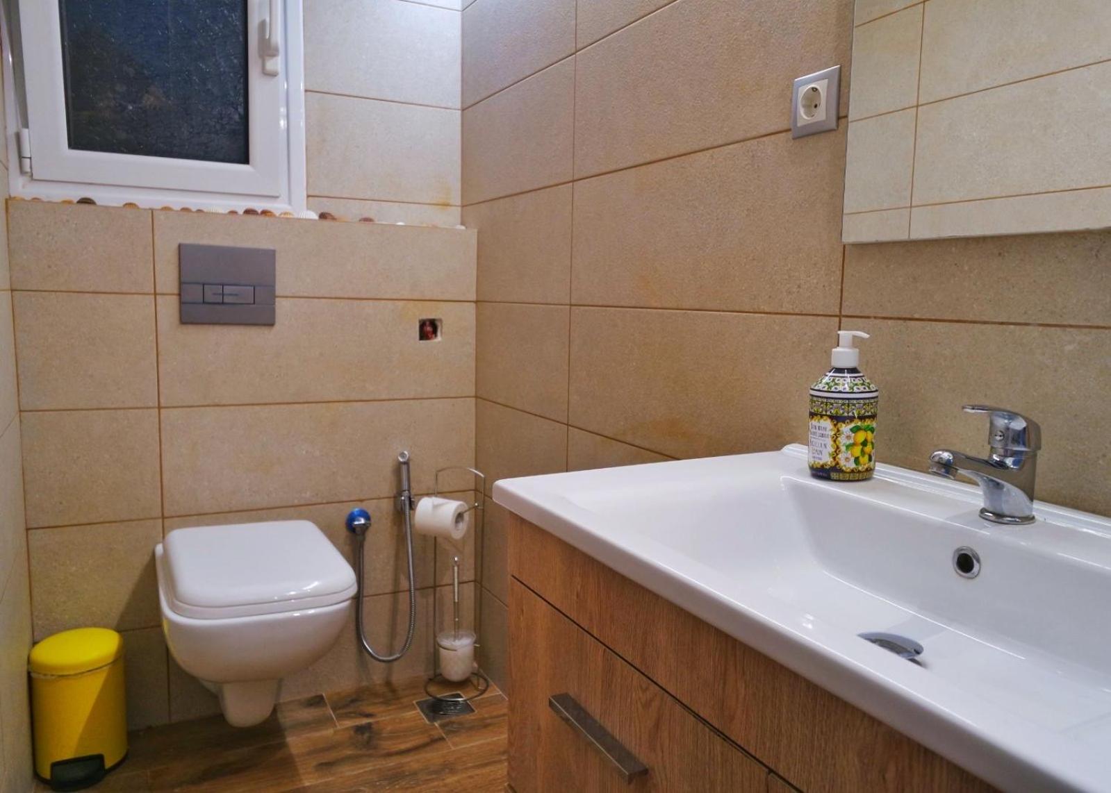 One-Bedroom Apartment - Photo 8