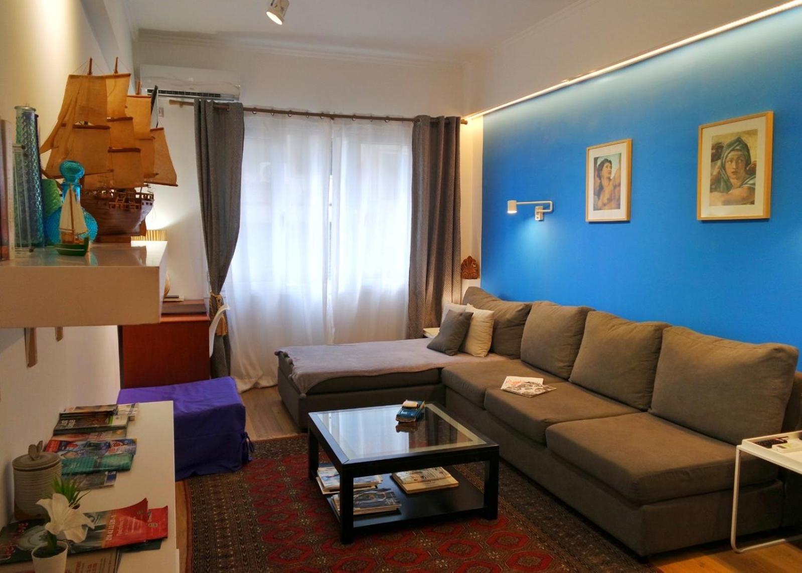 One-Bedroom Apartment - Photo 1