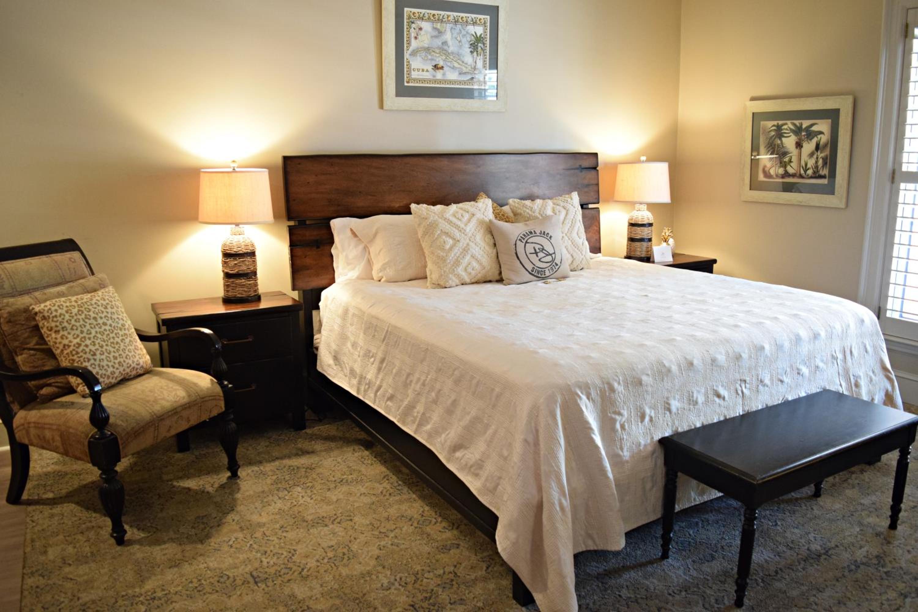 Superior King Room - Non-Smoking - Photo 1