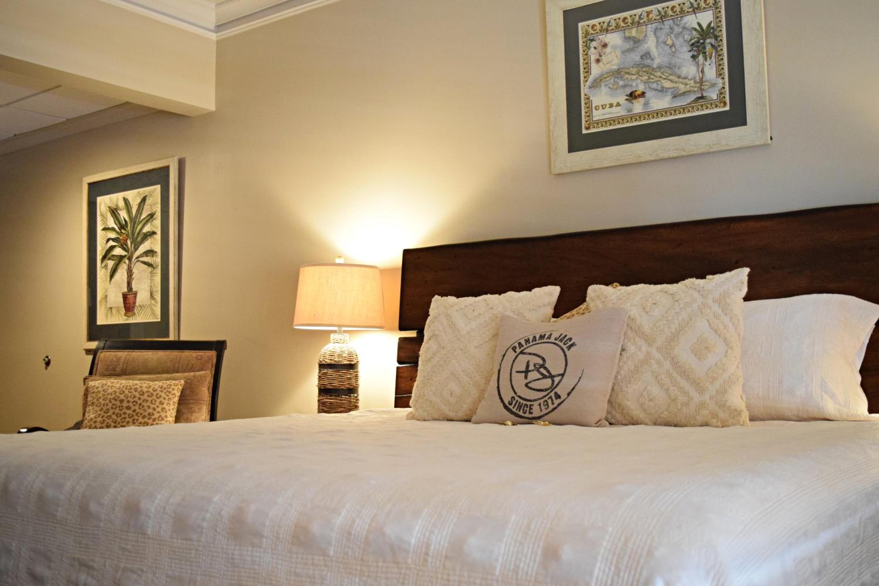 Superior King Room - Non-Smoking - Photo 2