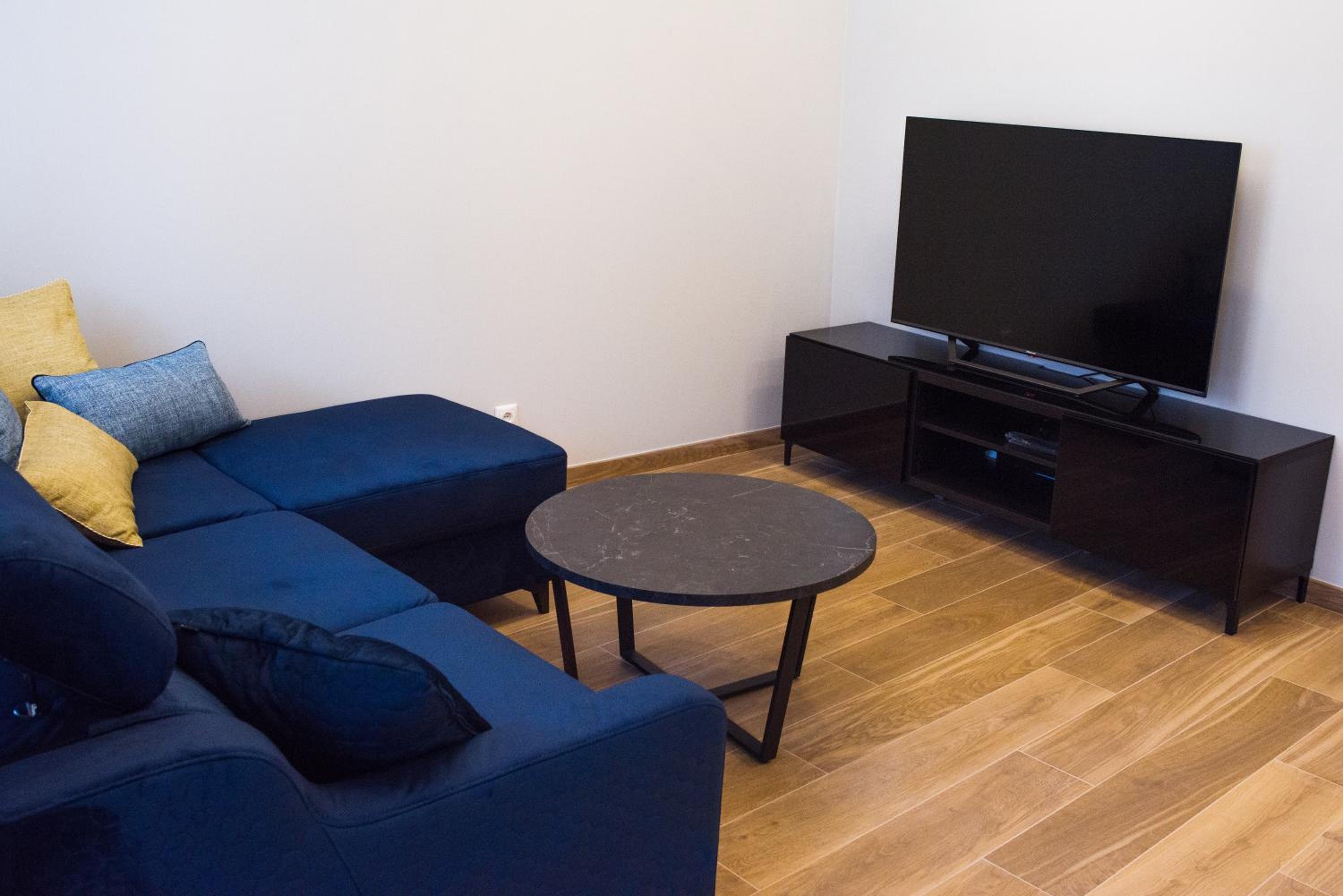 One-Bedroom Apartment - Photo 3