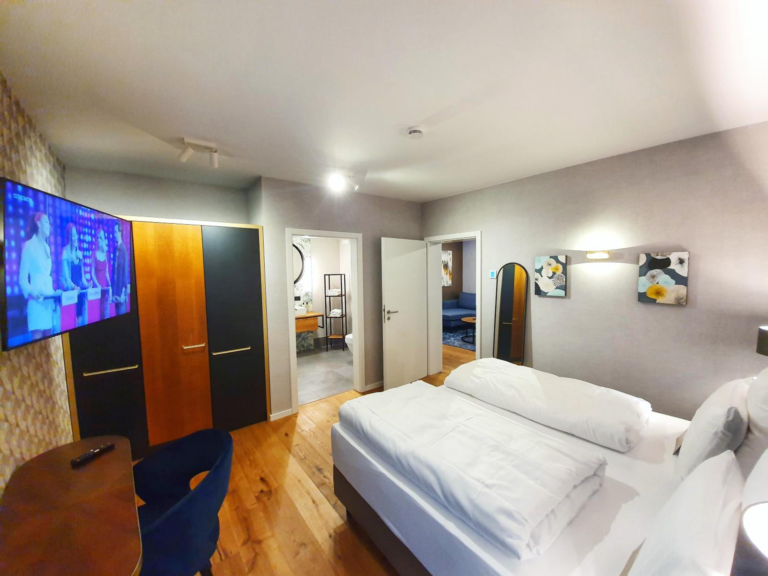 One-Bedroom Apartment - Photo 8