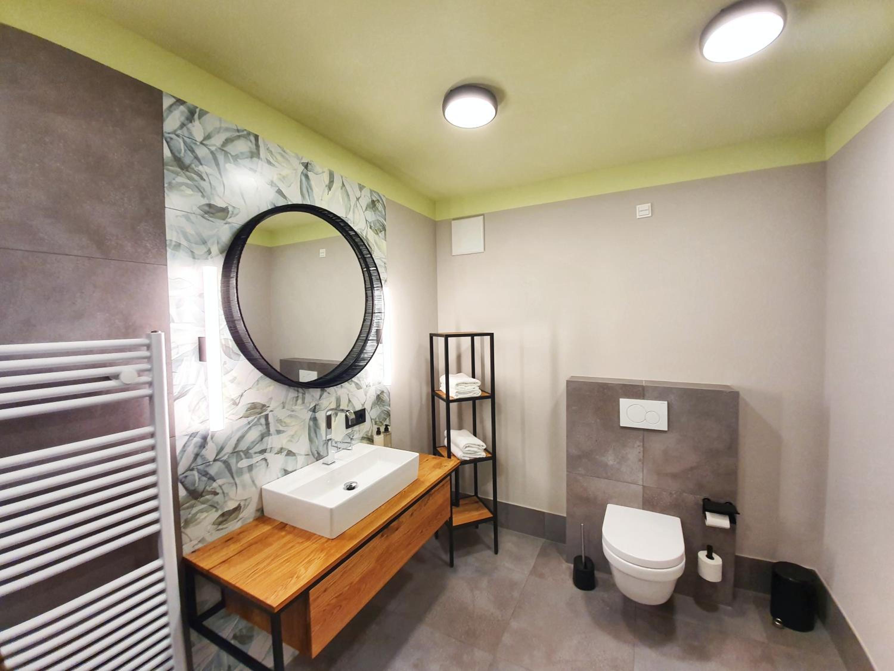 One-Bedroom Apartment - Photo 2