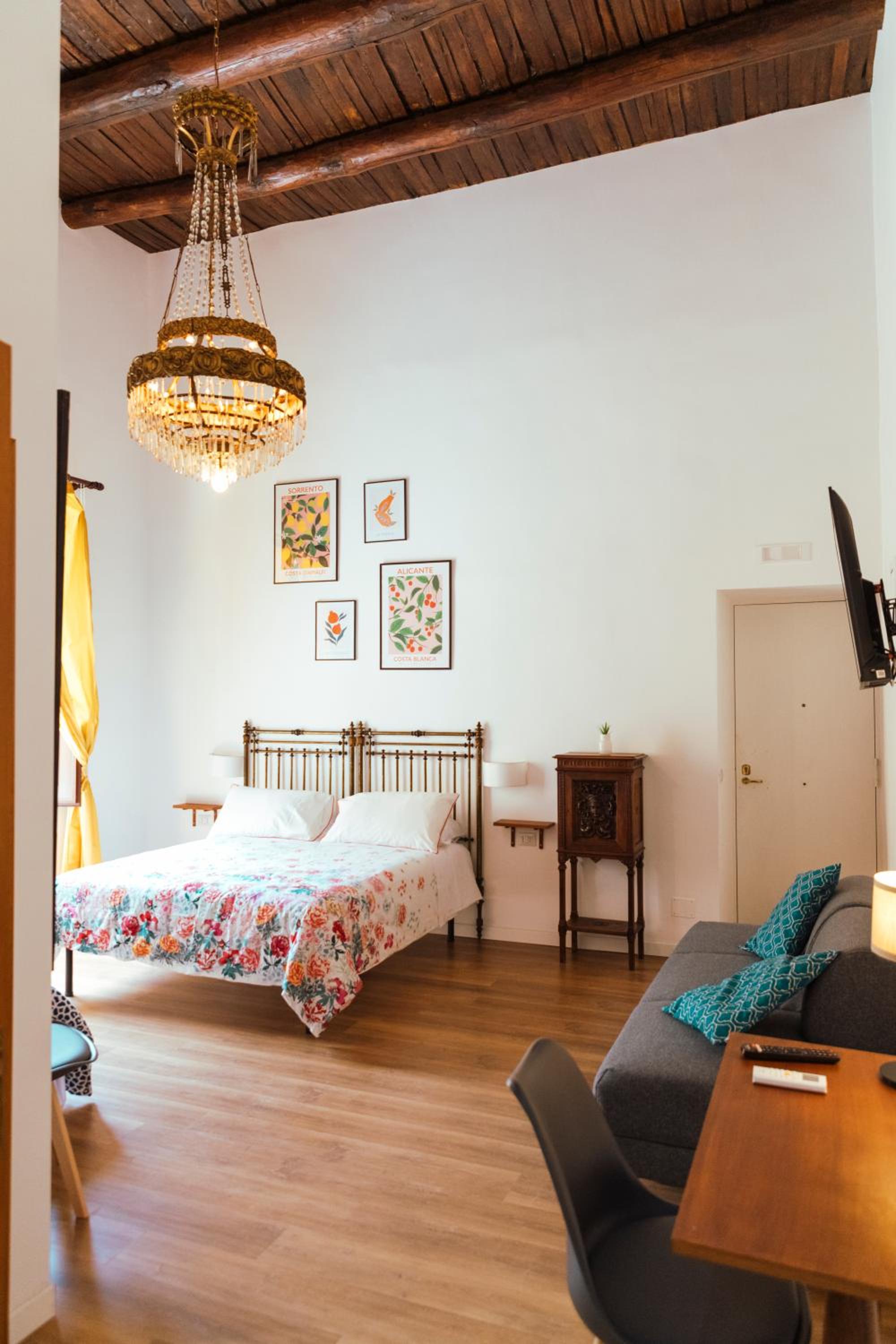 Quadruple Room with Private Bathroom