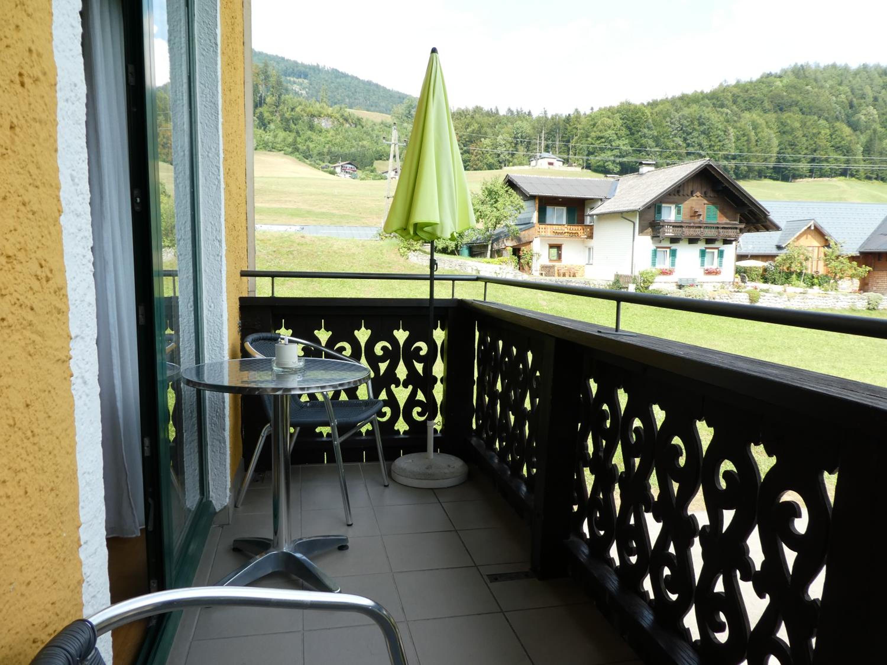 One-Bedroom Apartment with Balcony - Photo 7