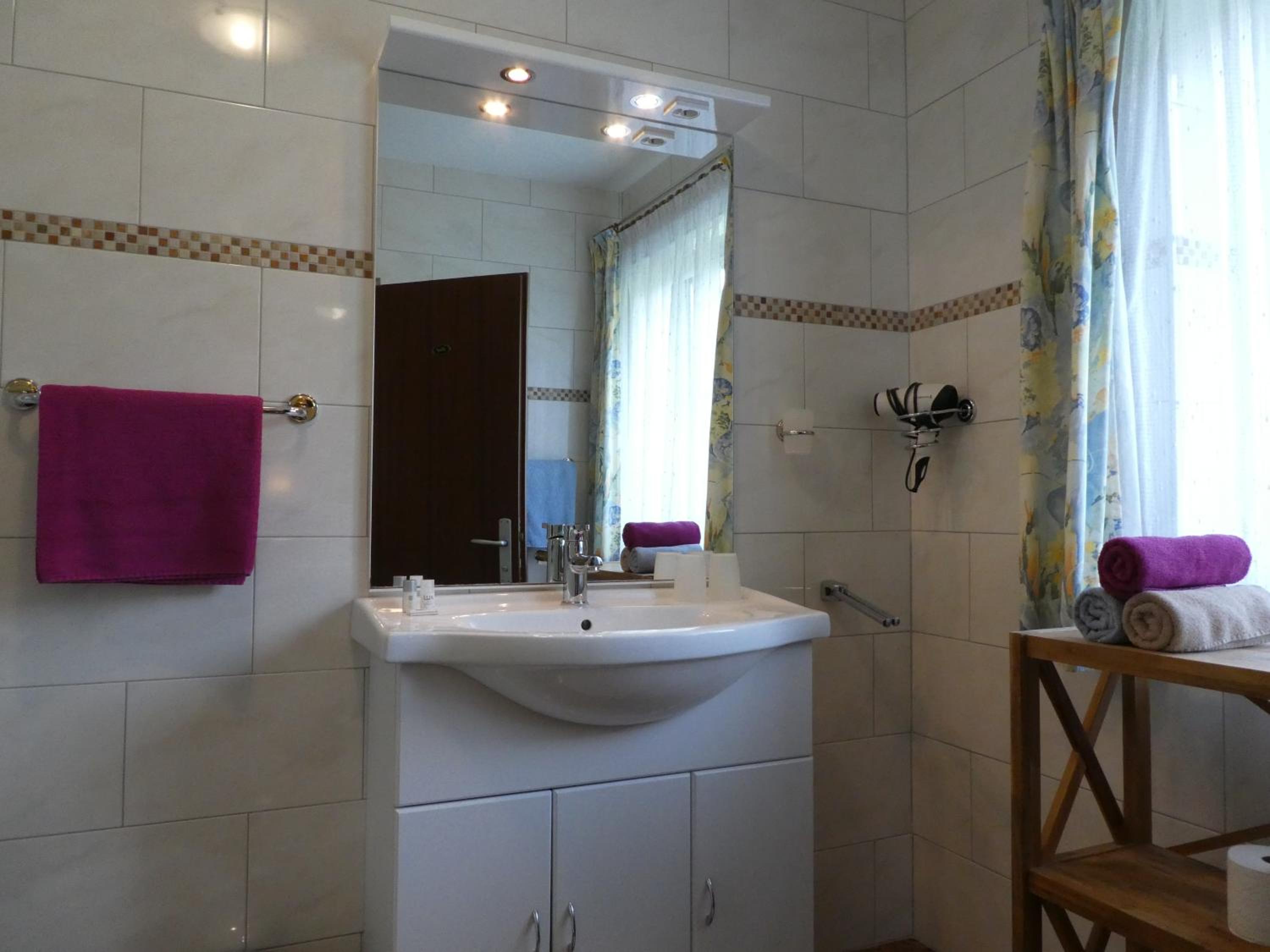 One-Bedroom Apartment with Balcony - Photo 23