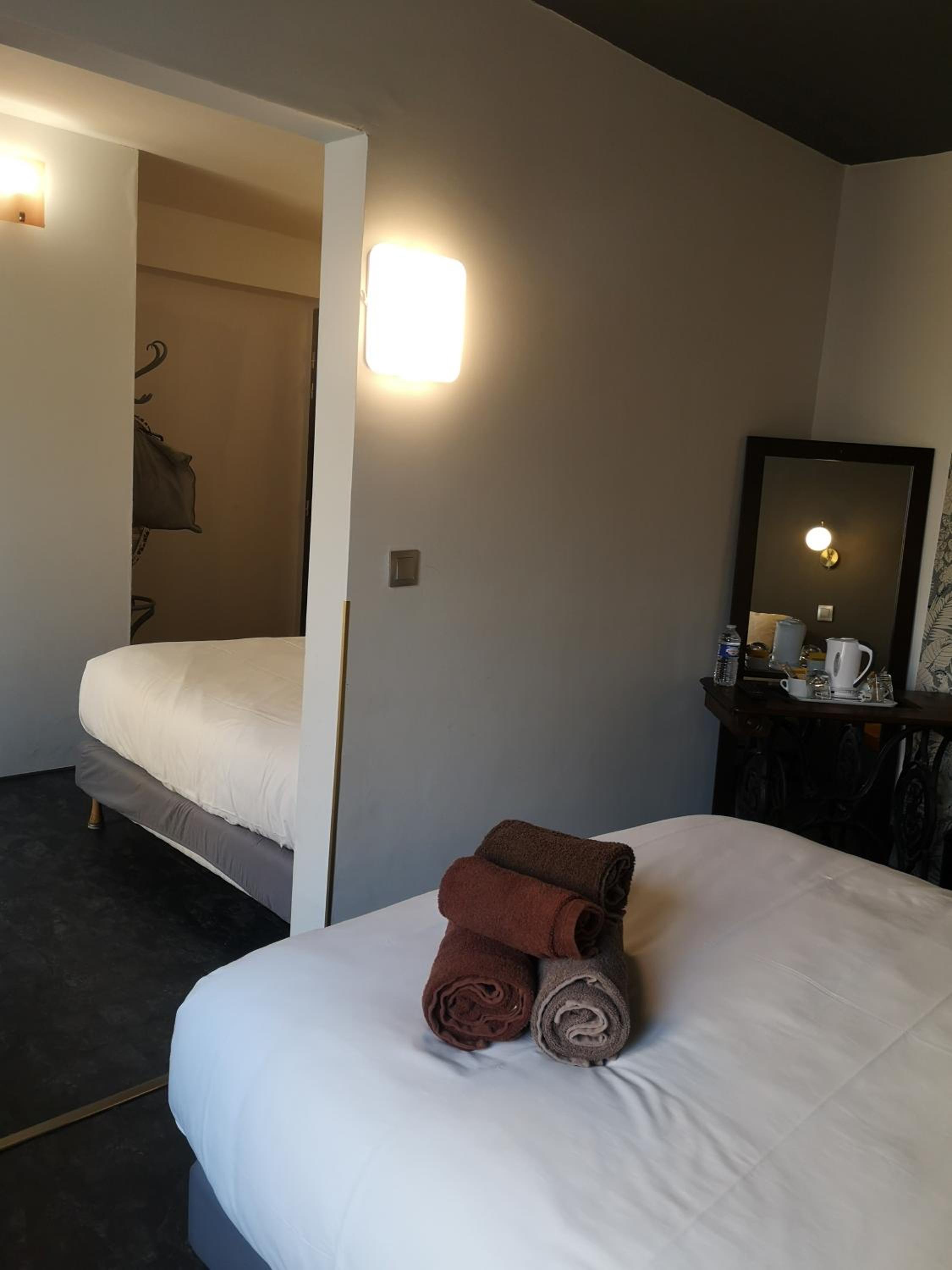 Premium Quadruple Room - Photo 4