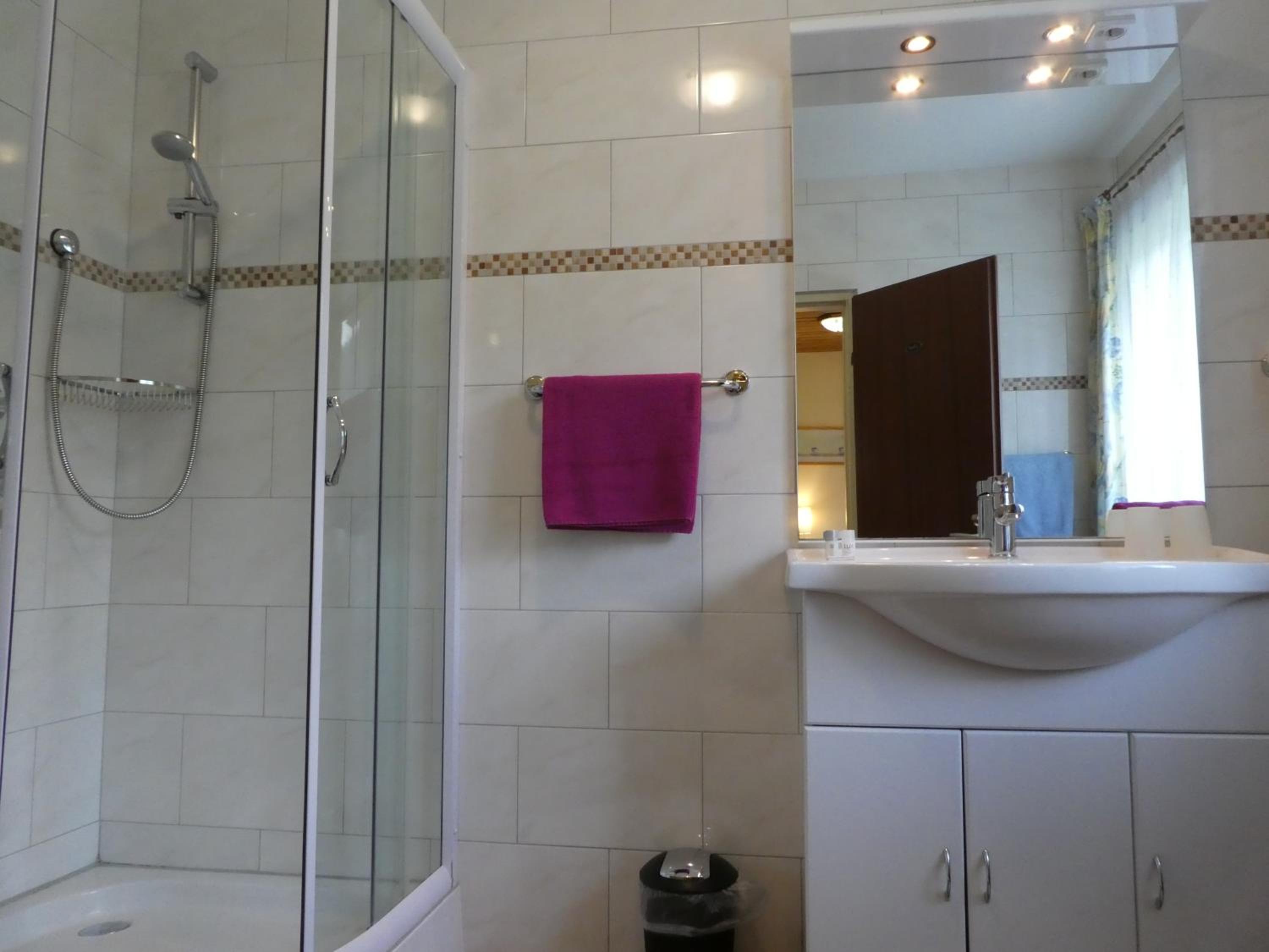 One-Bedroom Apartment with Balcony - Photo 6