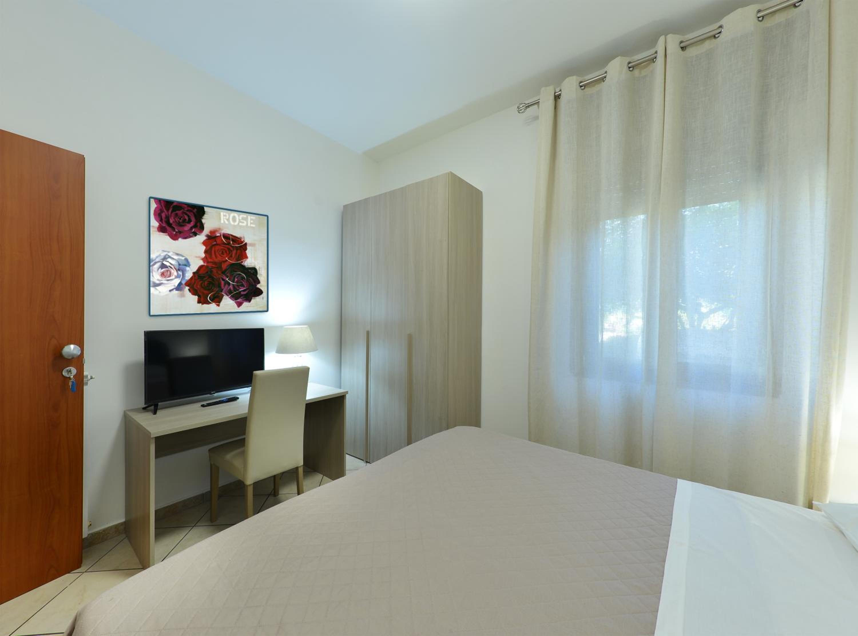 Double Room with Shared Bathroom photo 2