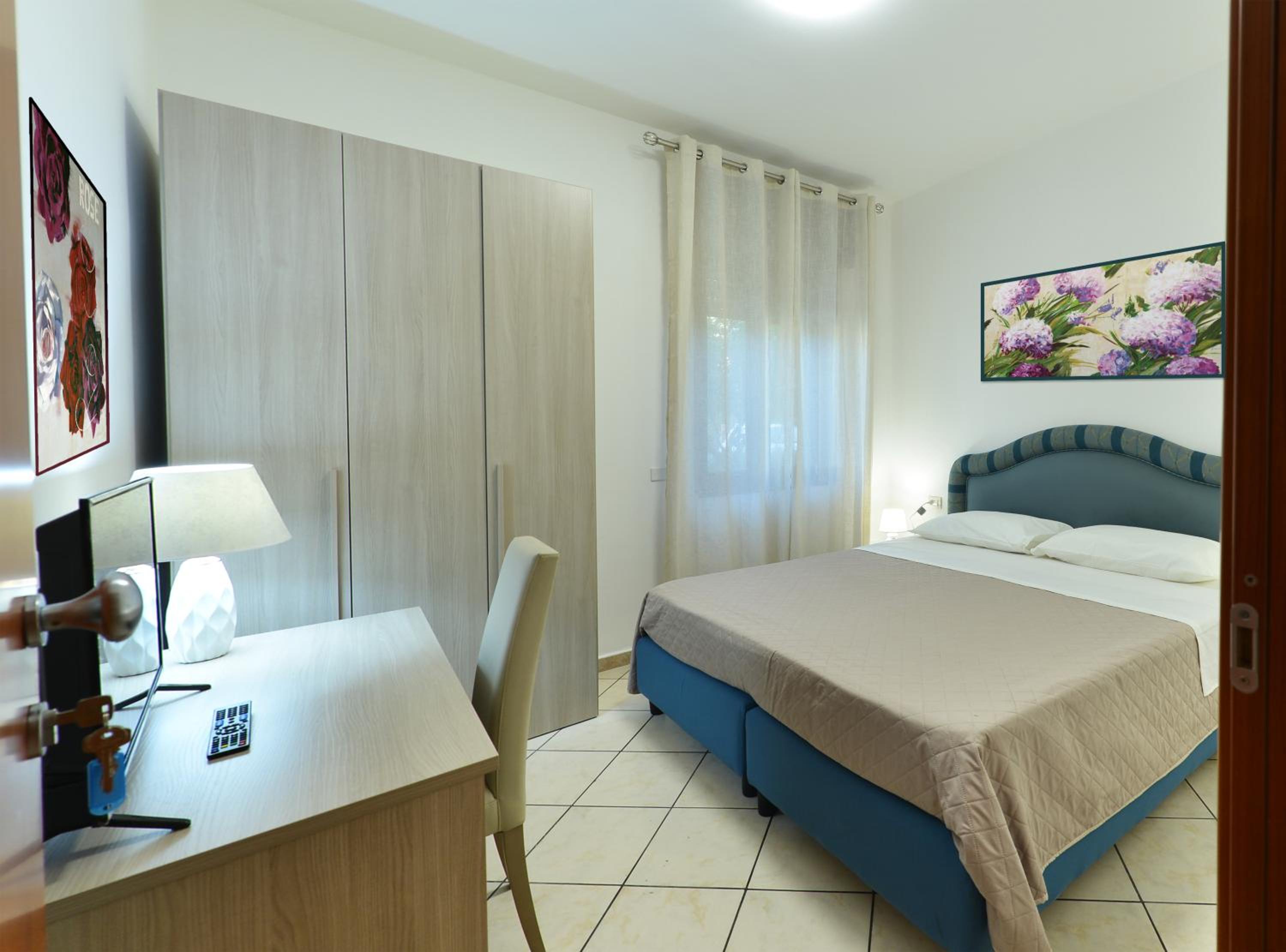Double Room with Shared Bathroom photo 3