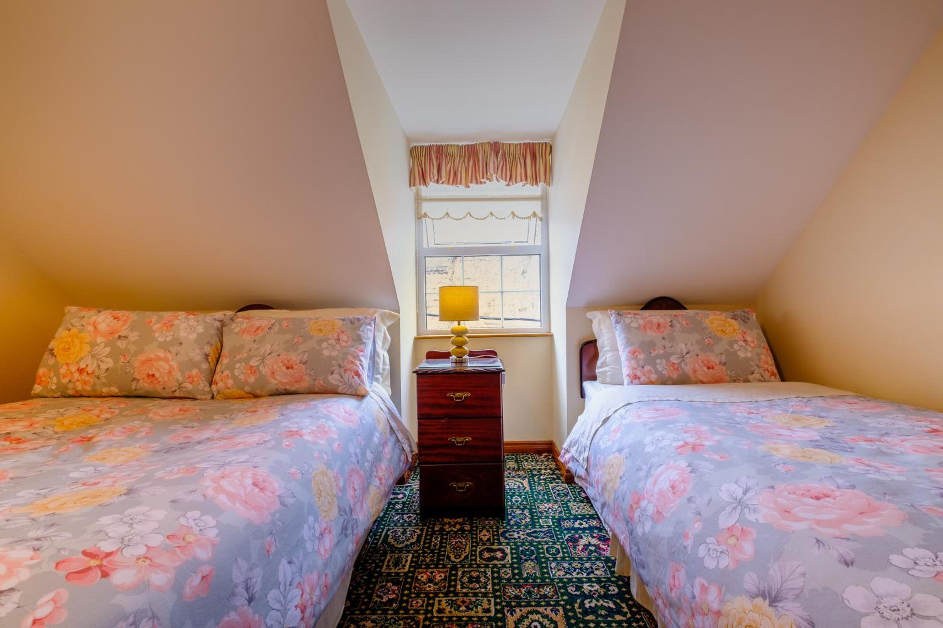 Small Double or Twin Room - Photo 1