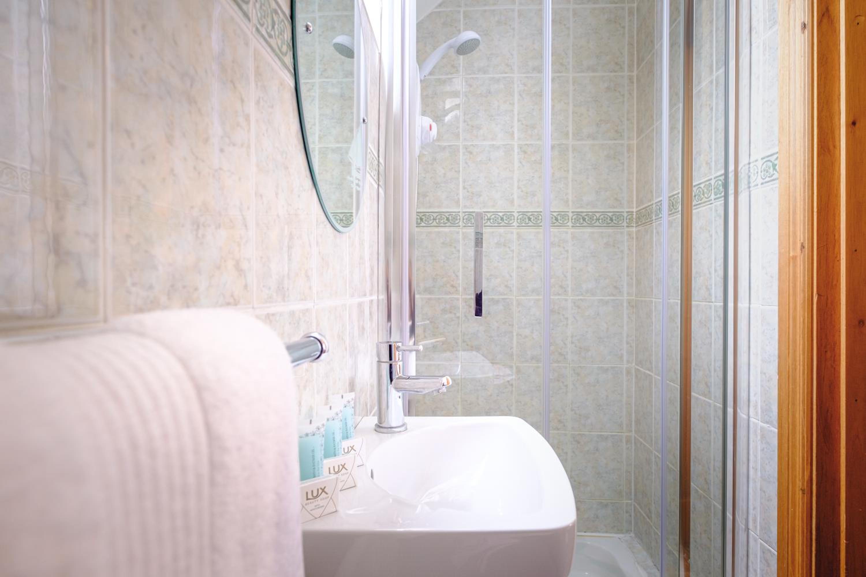 Small Double or Twin Room - Photo 4