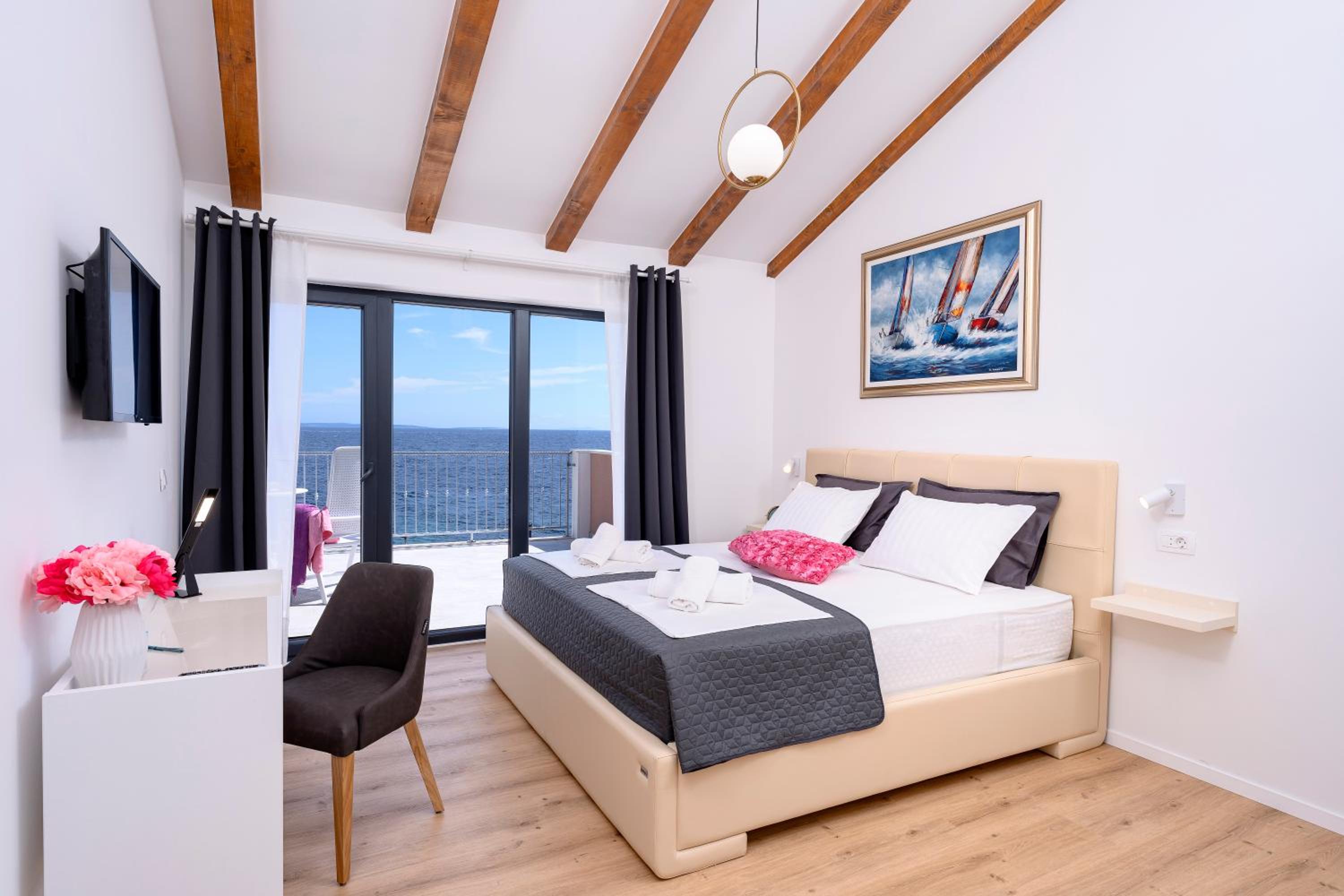 Vila de Três Quartos com Piscina Privada