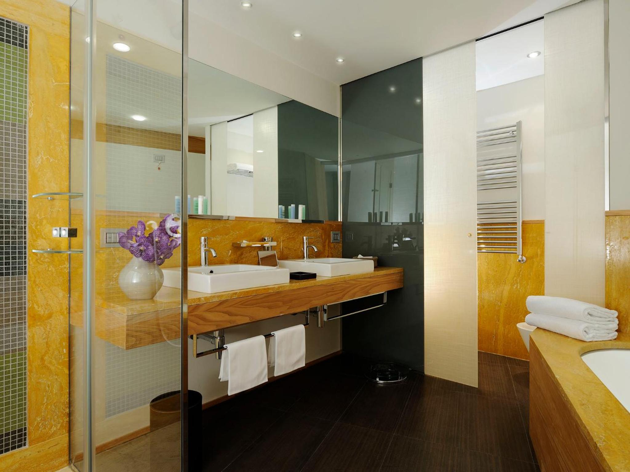 Deluxe Suite photo 2