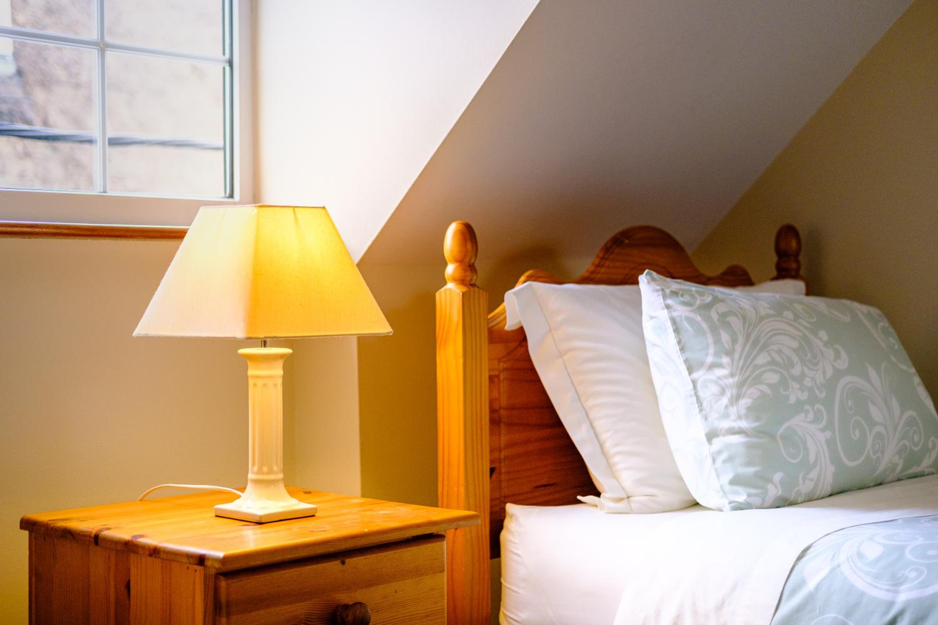 Small Twin Room - Photo 6