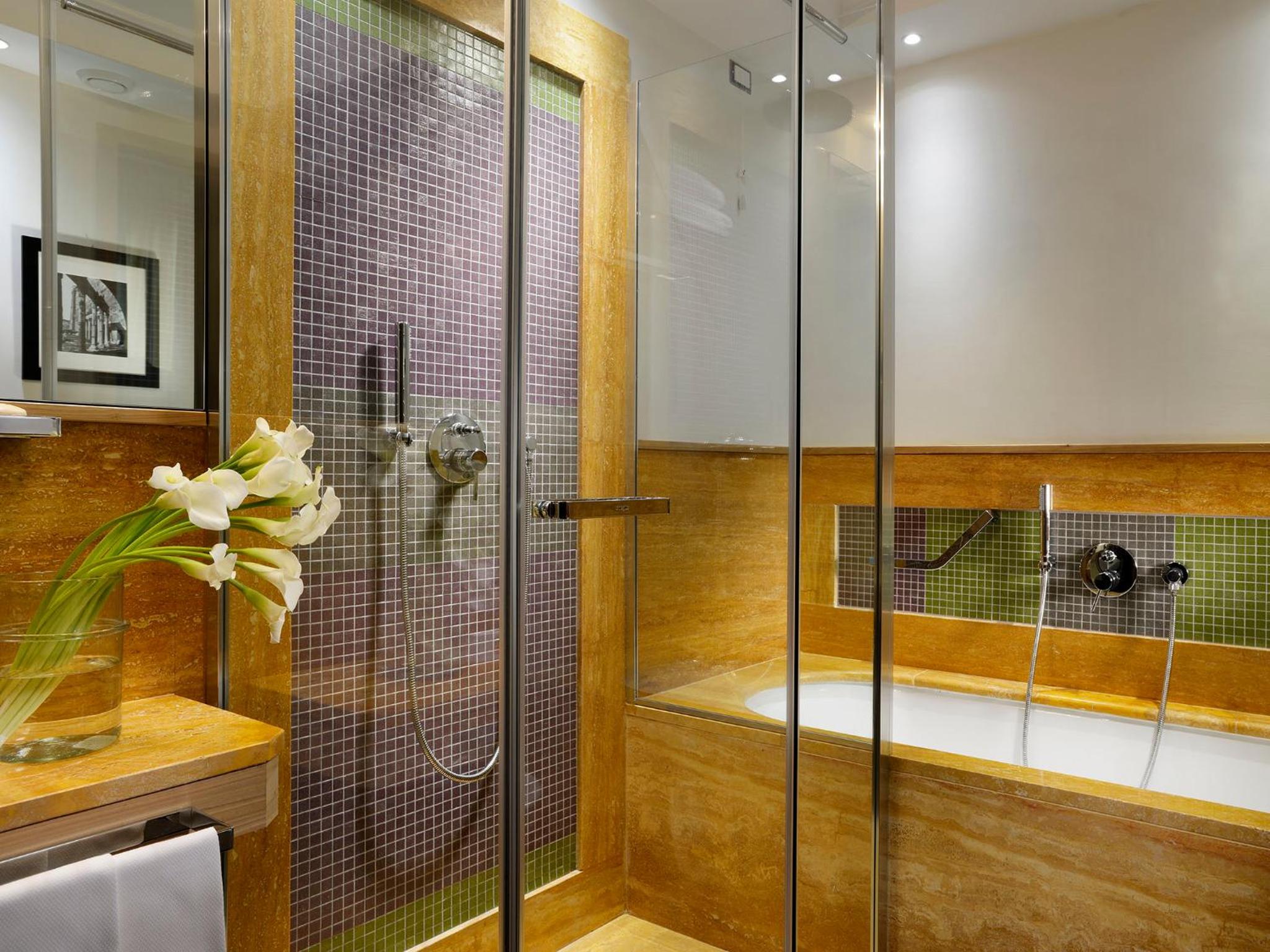 Deluxe Suite - Split Level - Separate Building photo 3