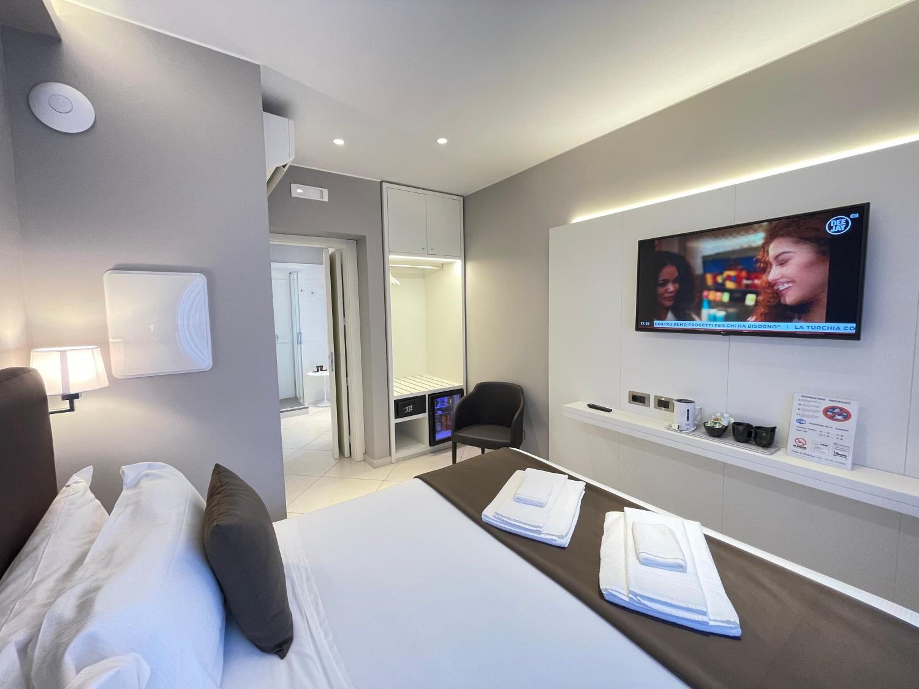 Standard Double or Twin Room - Photo 6