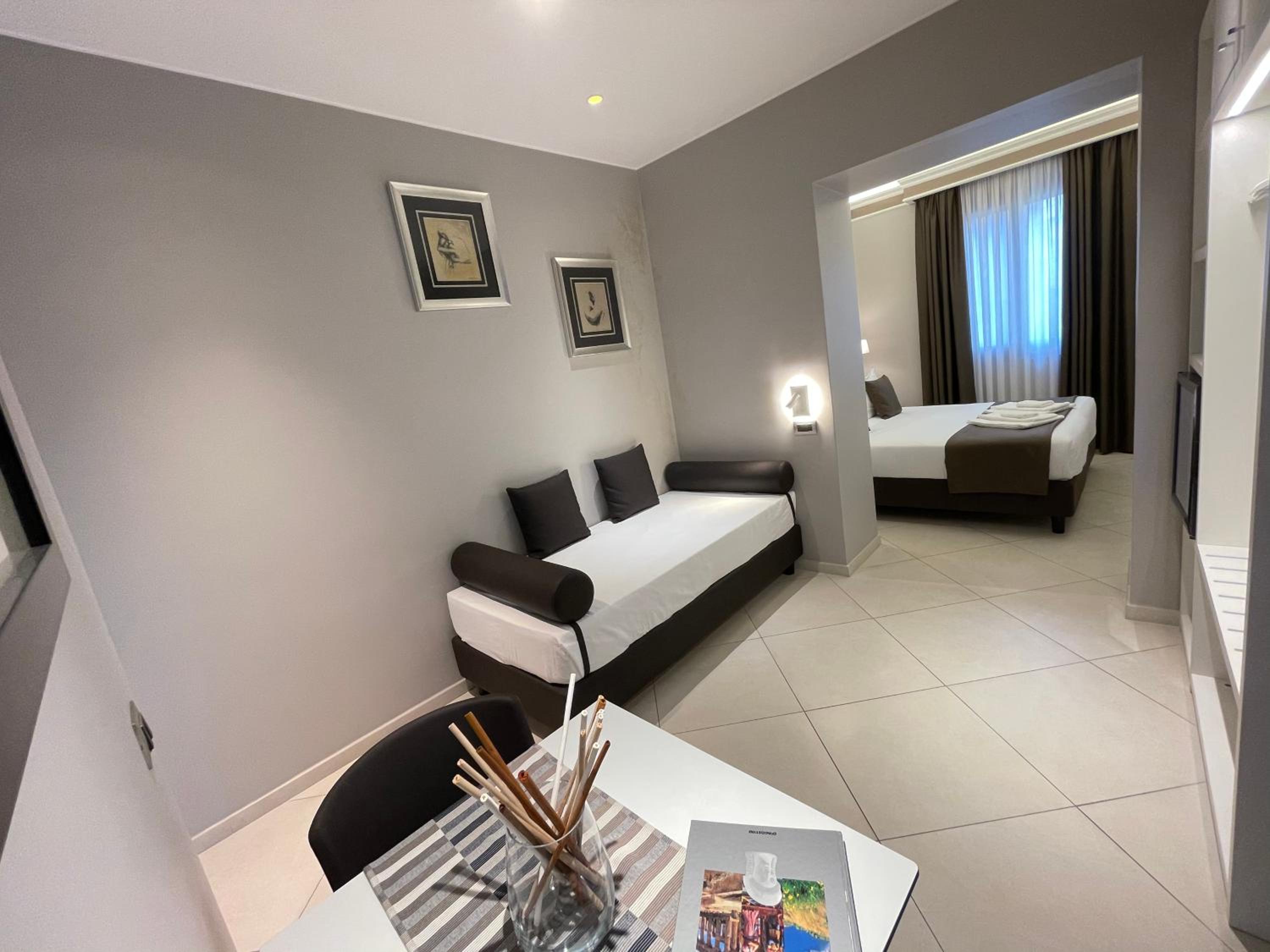 Luxury Triple Room - Photo 19