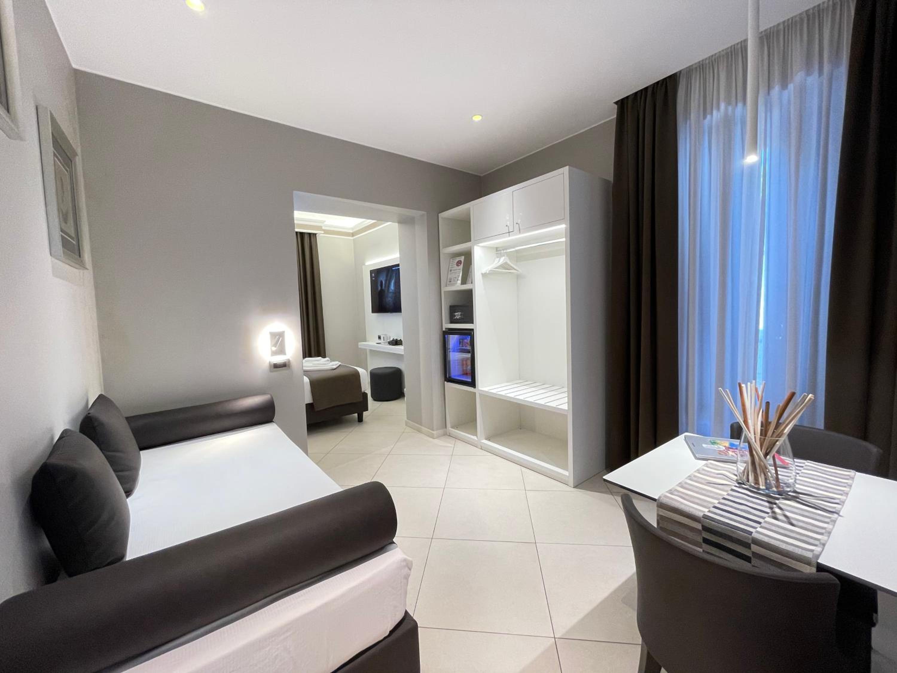 Luxury Triple Room - Photo 20