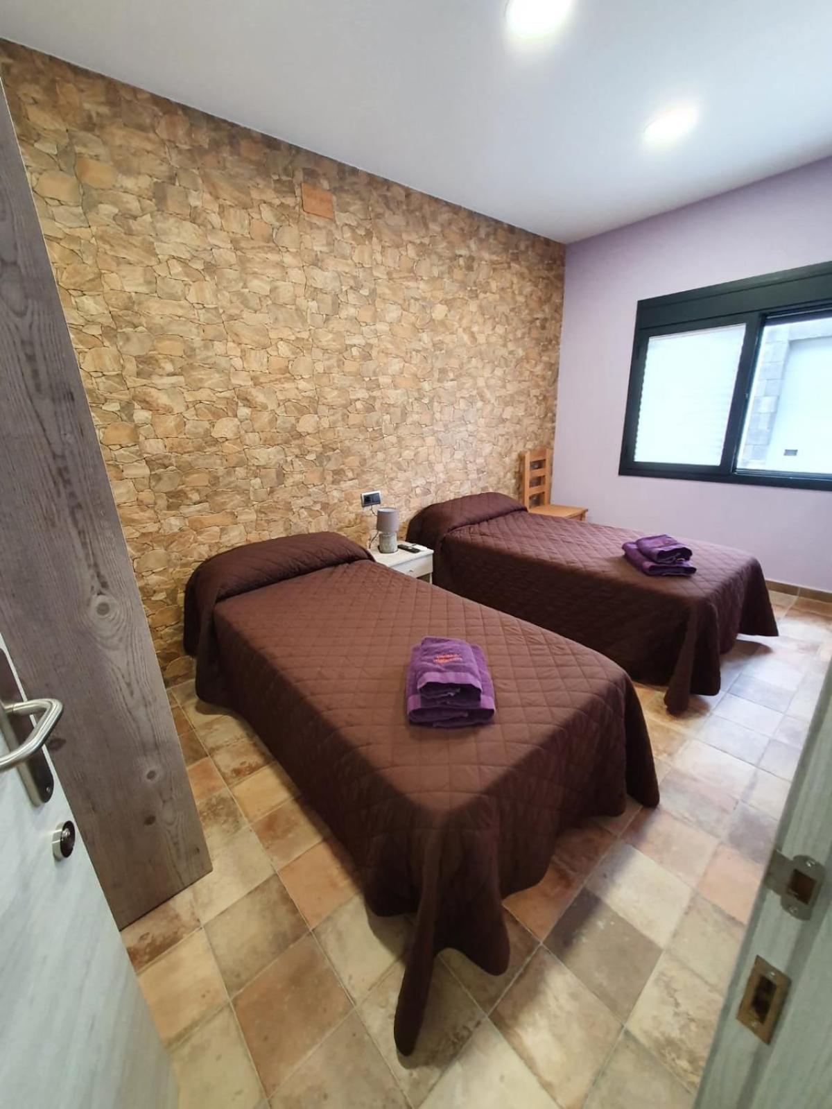 Habitación Triple Básica con Baño Compartido