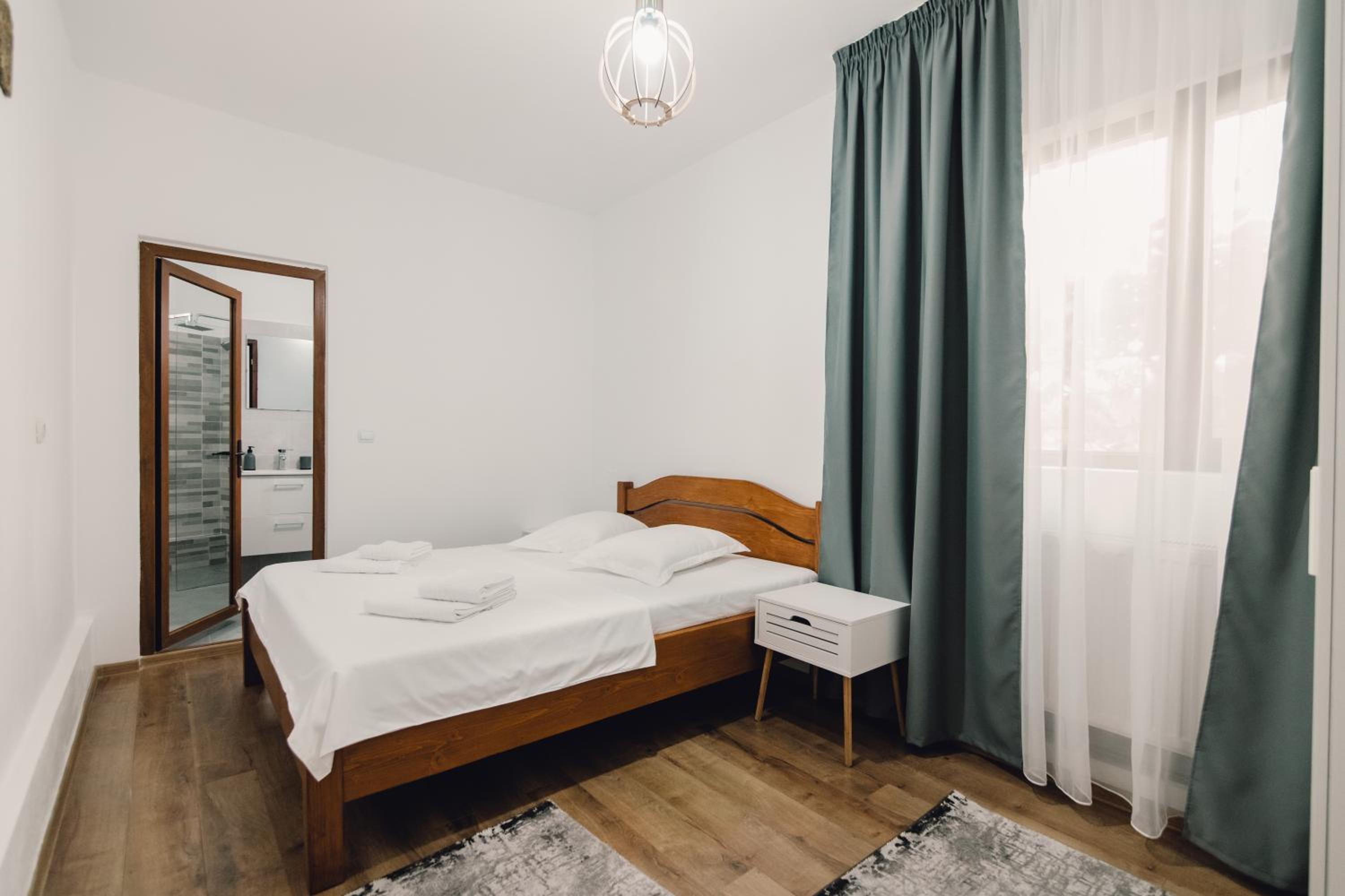 Double Room with Private Bathroom - Photo 15