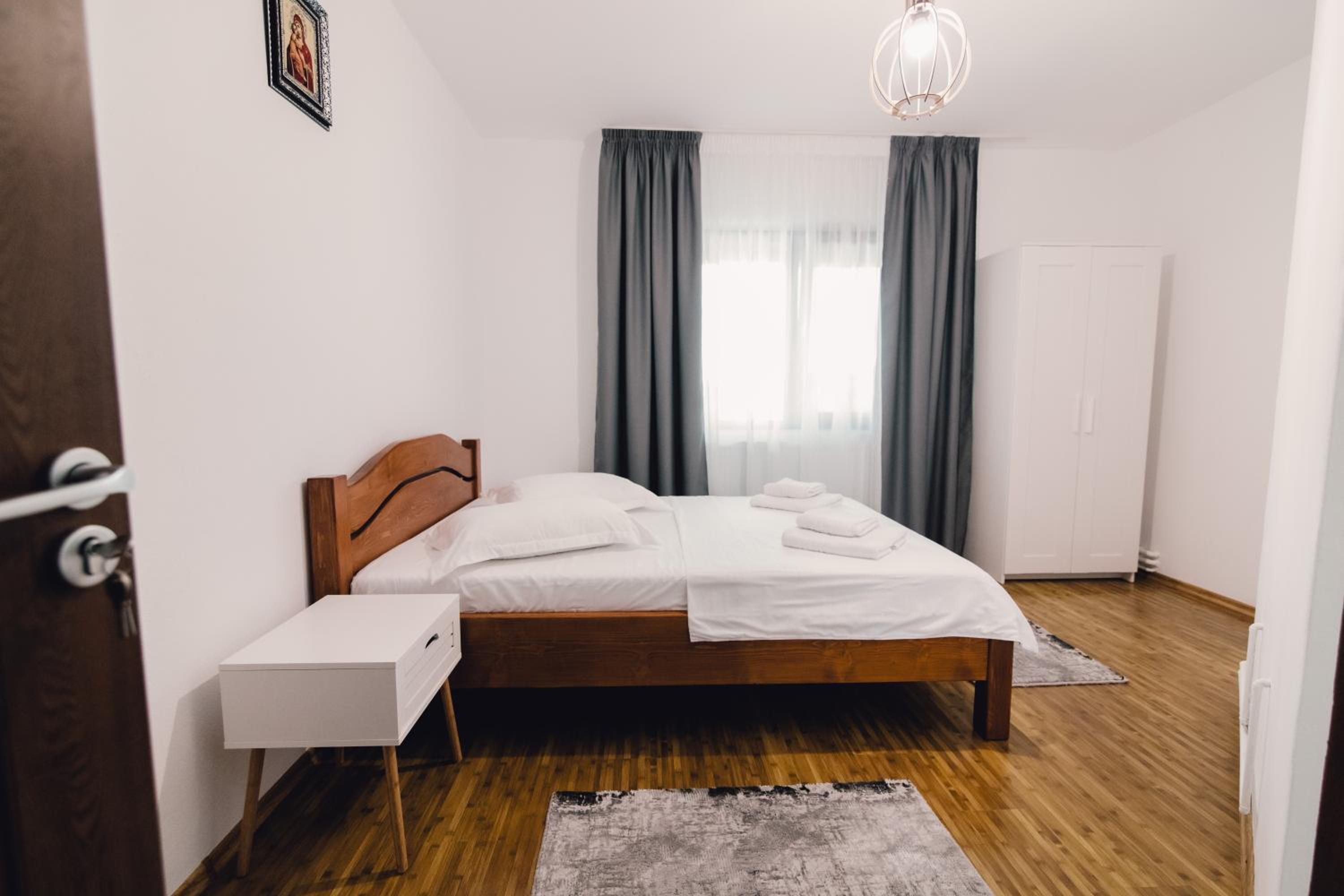 Double Room with Private Bathroom - Photo 10