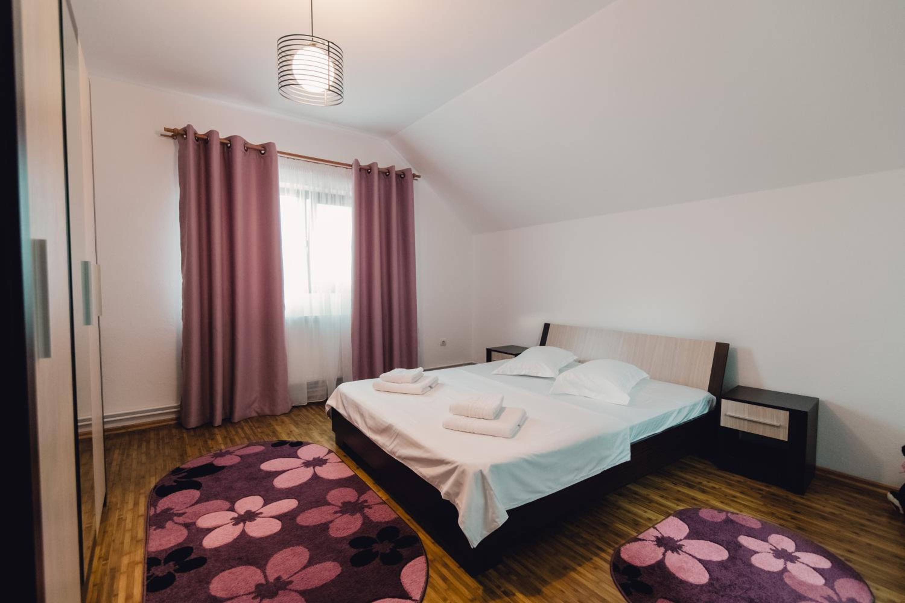 Double Room with Private Bathroom - Photo 3