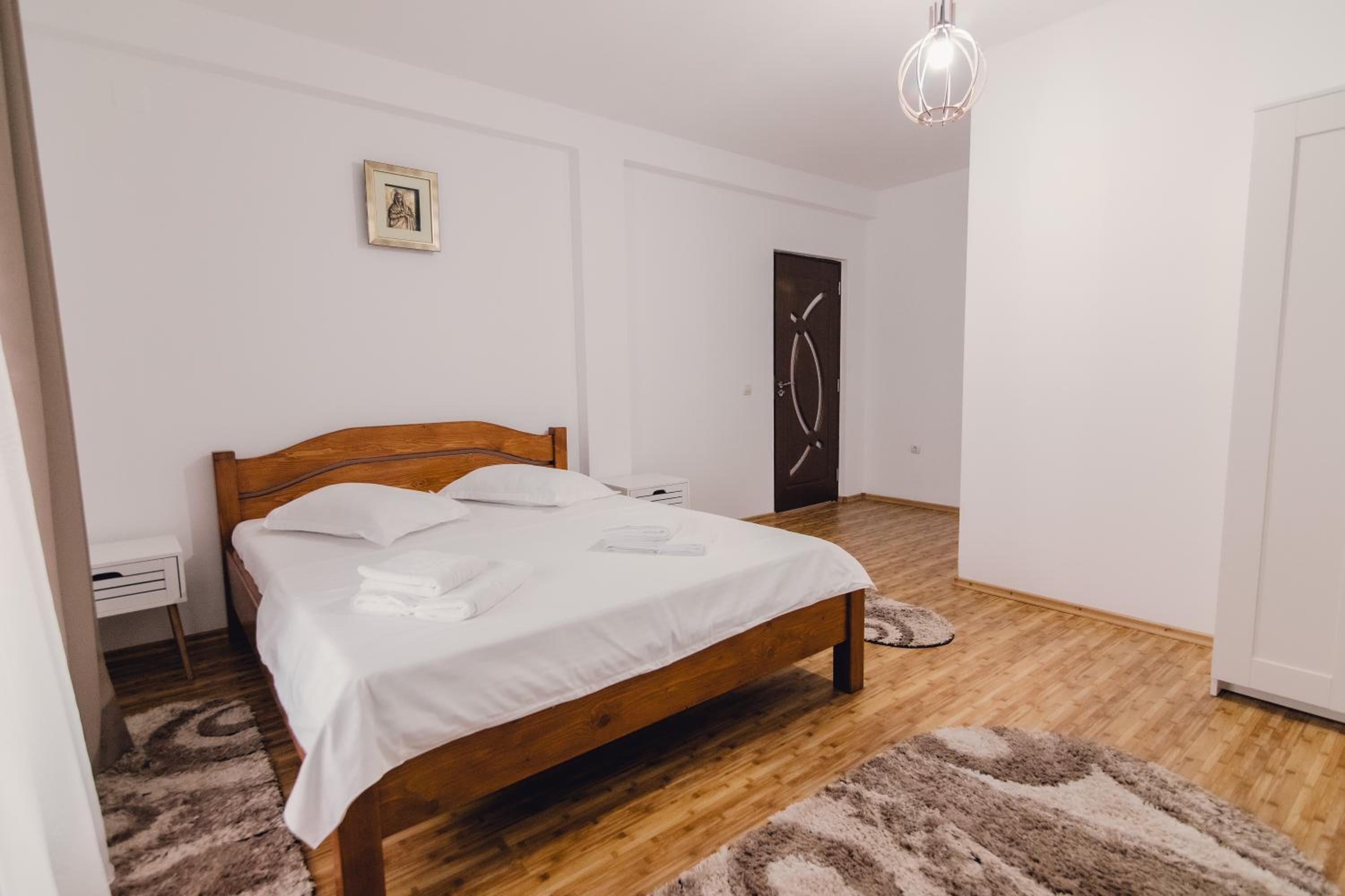 Double Room with Private Bathroom - Photo 18
