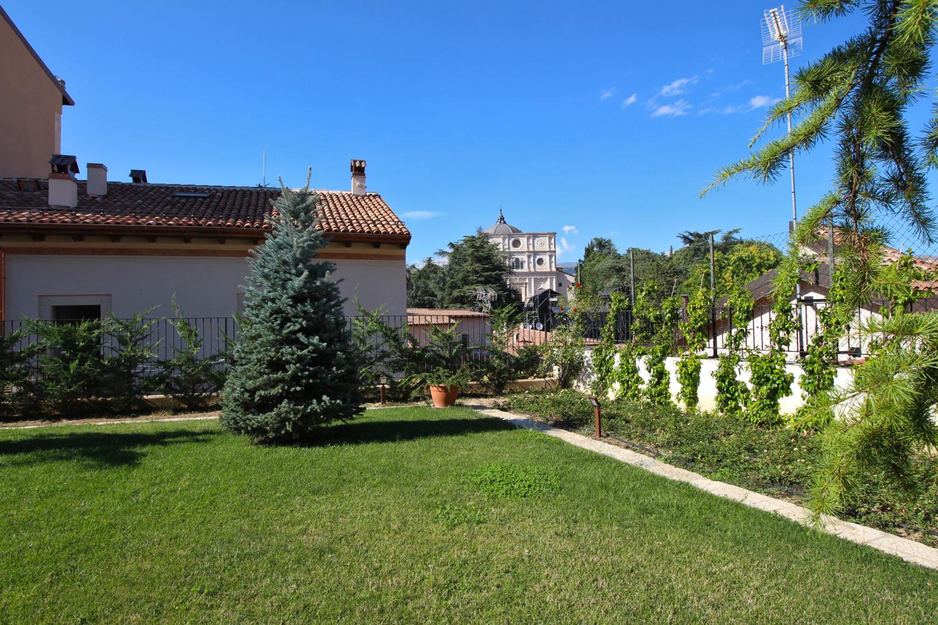Queen Room with Garden View photo 2