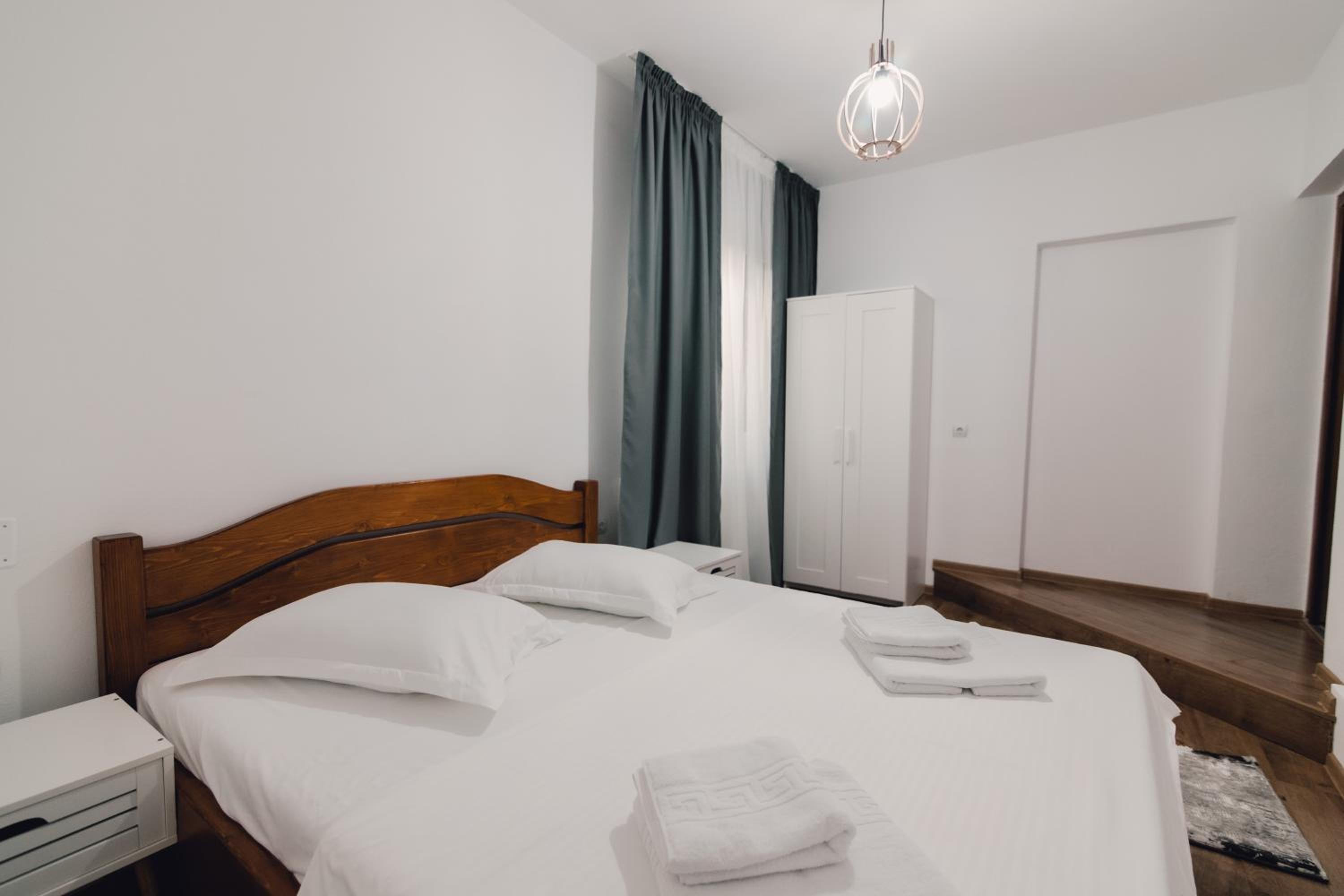 Double Room with Private Bathroom - Photo 13
