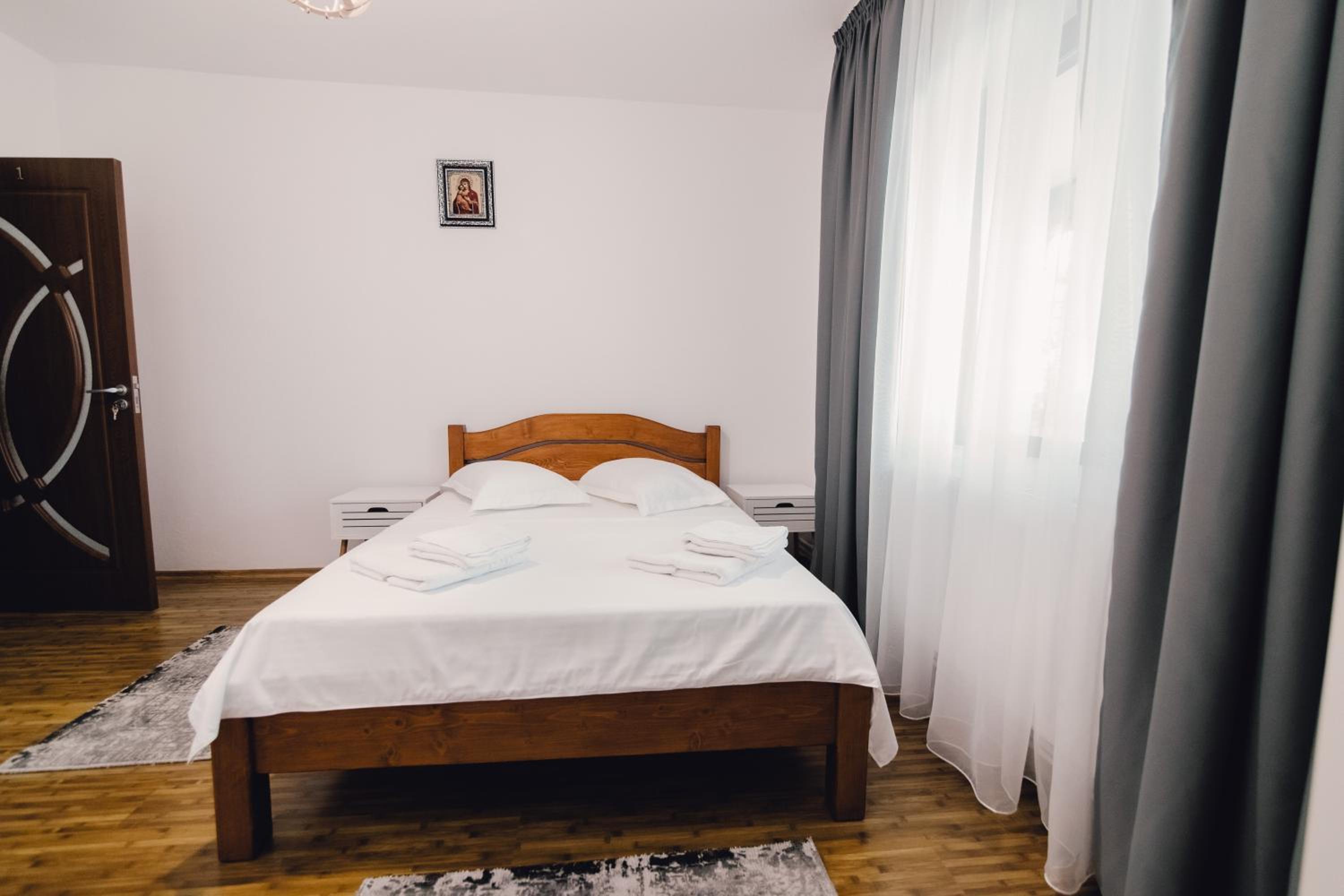 Double Room with Private Bathroom - Photo 12
