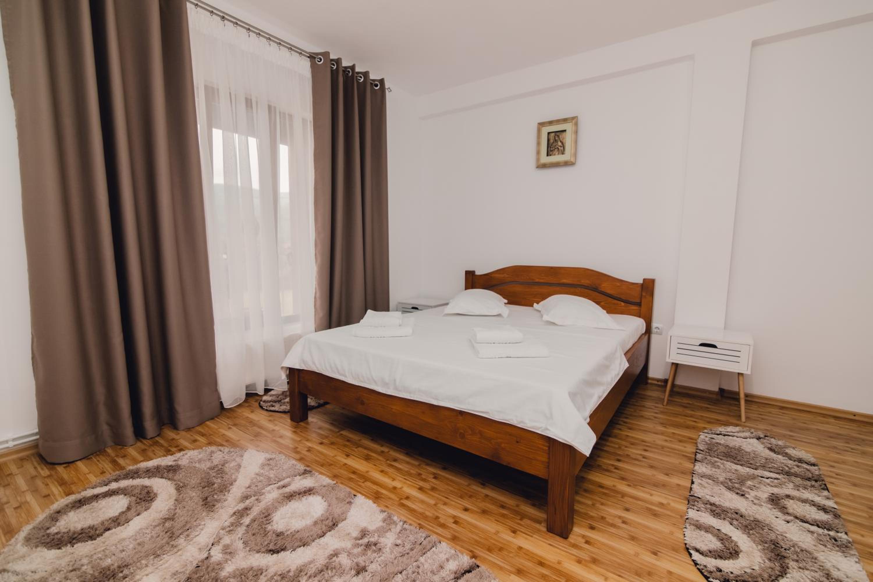 Double Room with Private Bathroom - Photo 6
