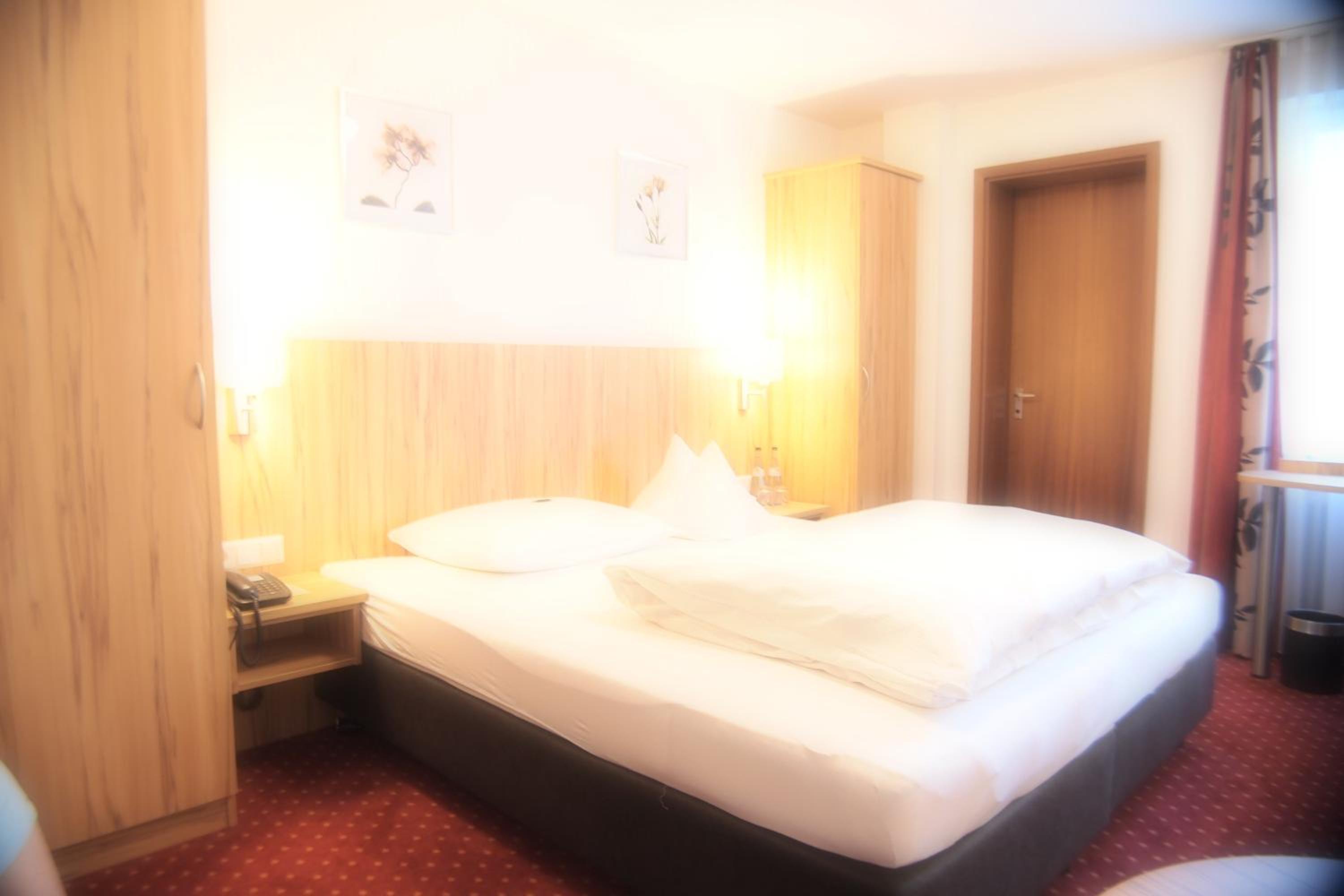 Double Room - Photo 7