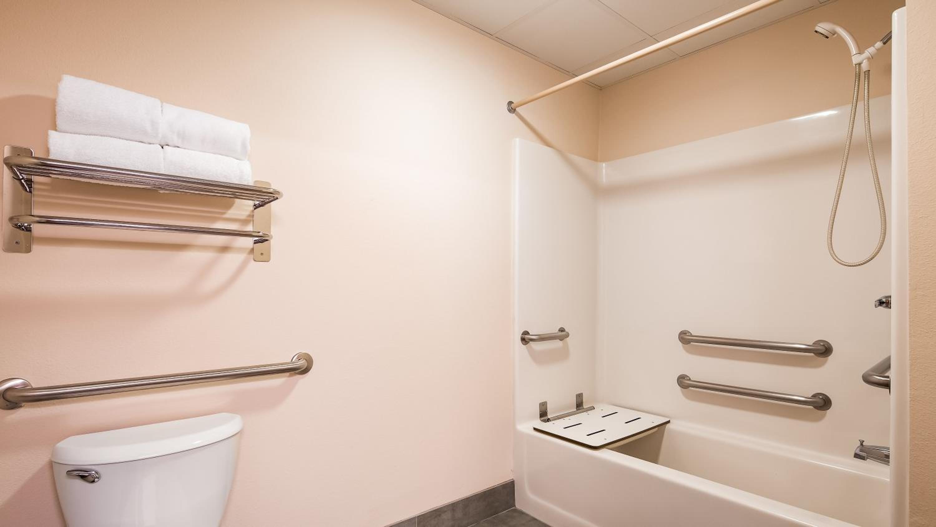 Queen Room - Mobility Access/Non-Smoking - Photo 2