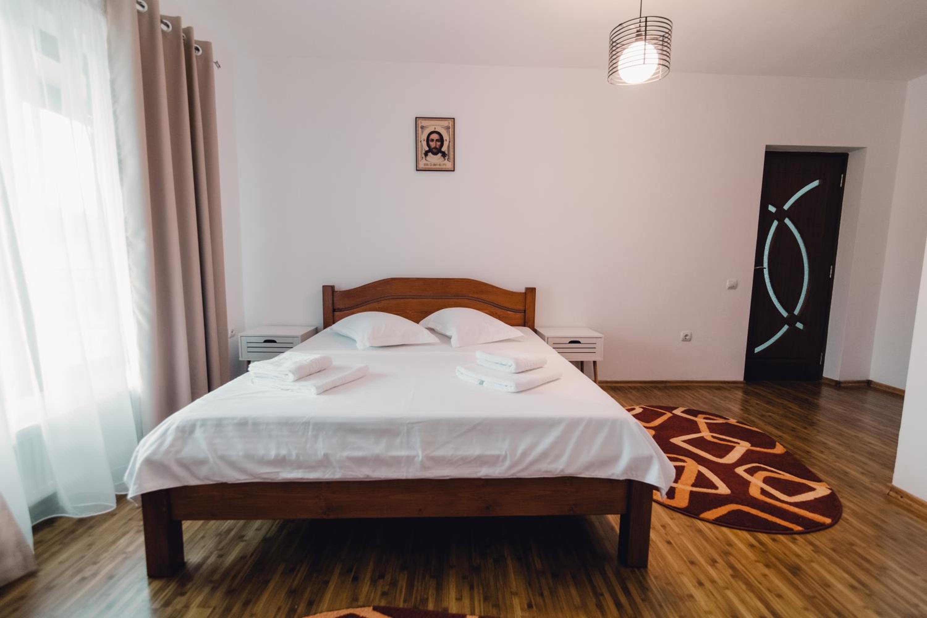Double Room with Private Bathroom - Photo 19