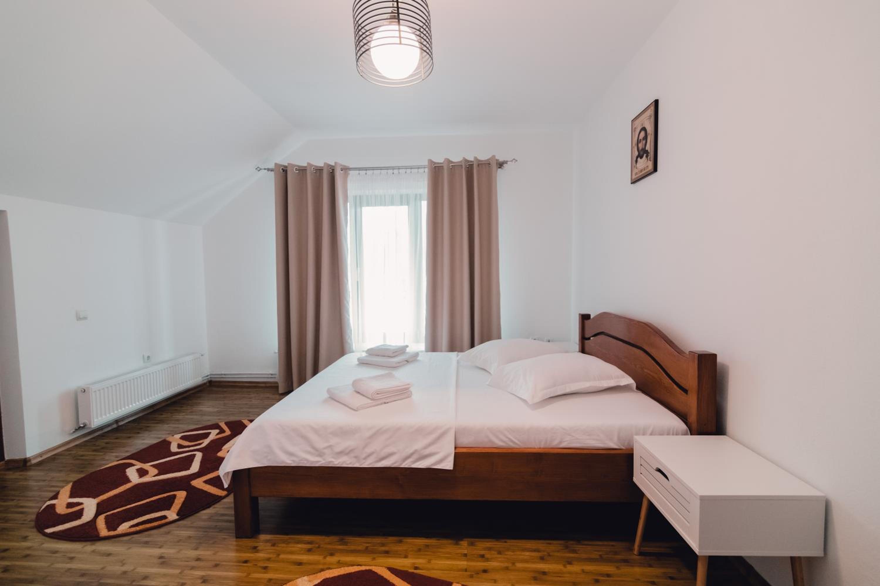 Double Room with Private Bathroom - Photo 11