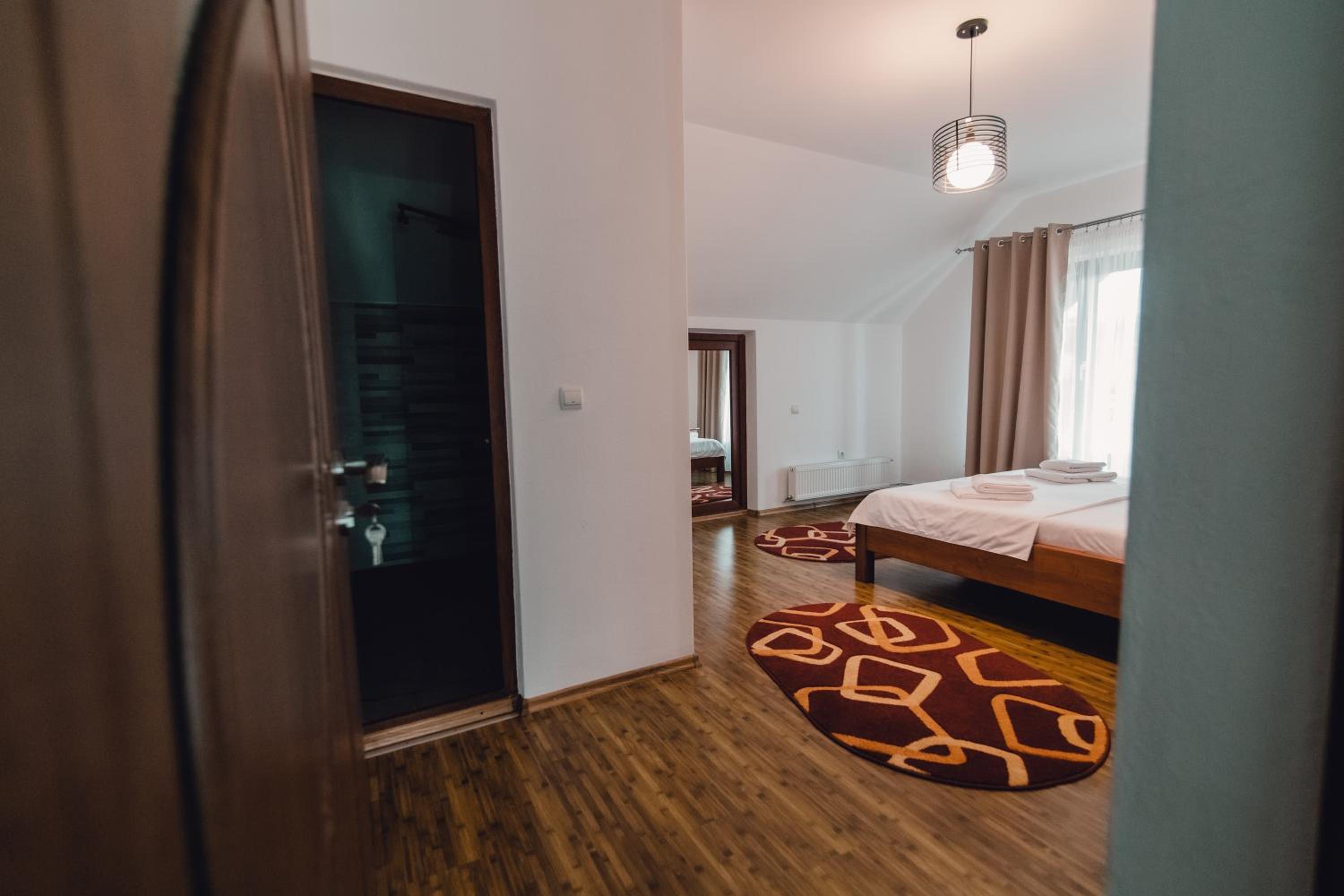 Double Room with Private Bathroom - Photo 17