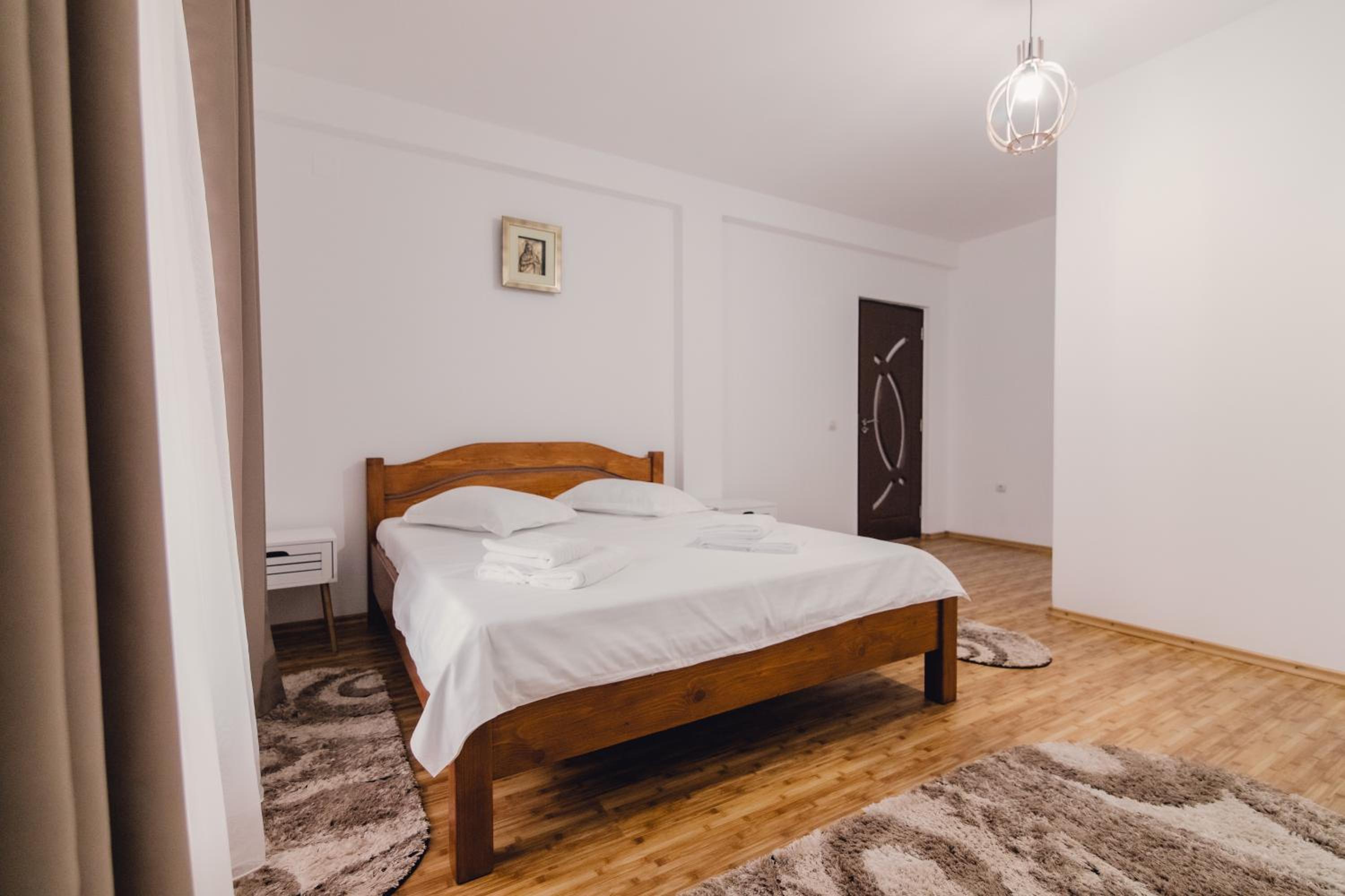Double Room with Private Bathroom - Photo 1
